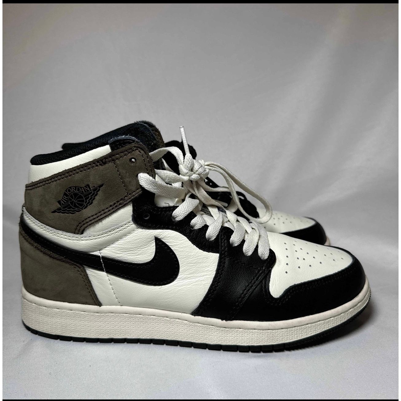 Jordan Brand × Nike Size 7 Air Jordan 1 Retro High OG GS Dark Mocha Men's Shoes Size US 7 / EU 40 - 1 Thumbnail