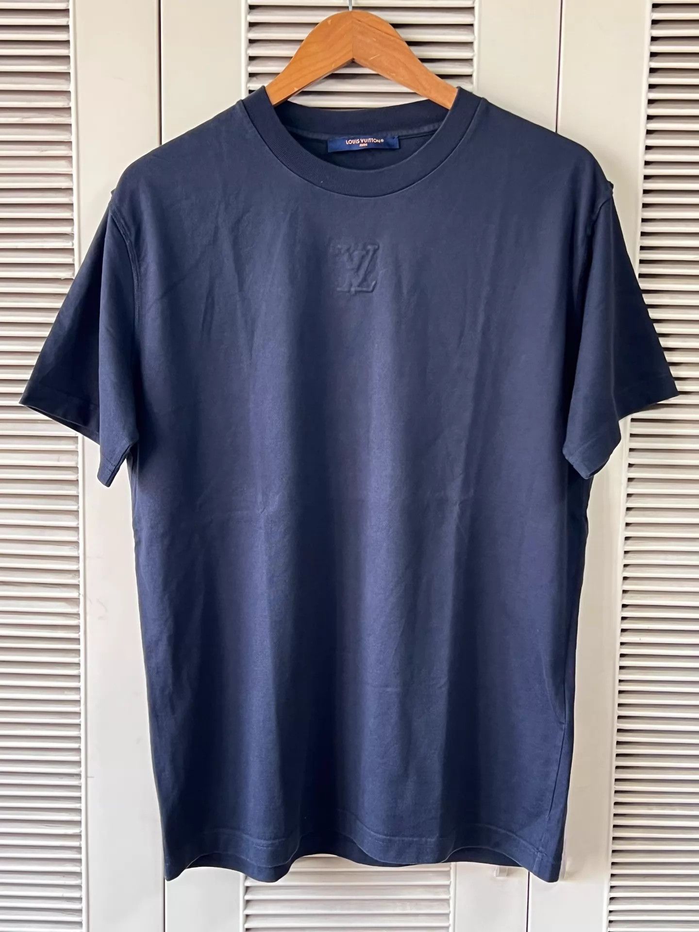 Louis Vuitton LV Men's Black Embossed Logo Short-Sleeve Tee M 24 Size US M / EU 48-50 / 2 - 1 Thumbnail