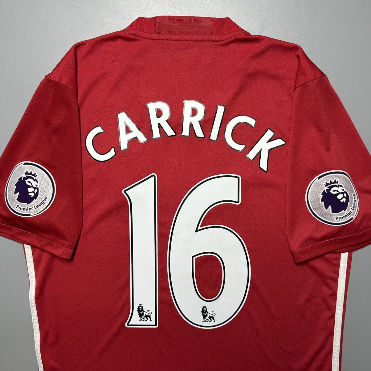 Adidas MAN UNITED ADIDAS 2016/2017 FOOTBALL JERSEY #16 CARRICK Size US M / EU 48-50 / 2 - 9 Thumbnail