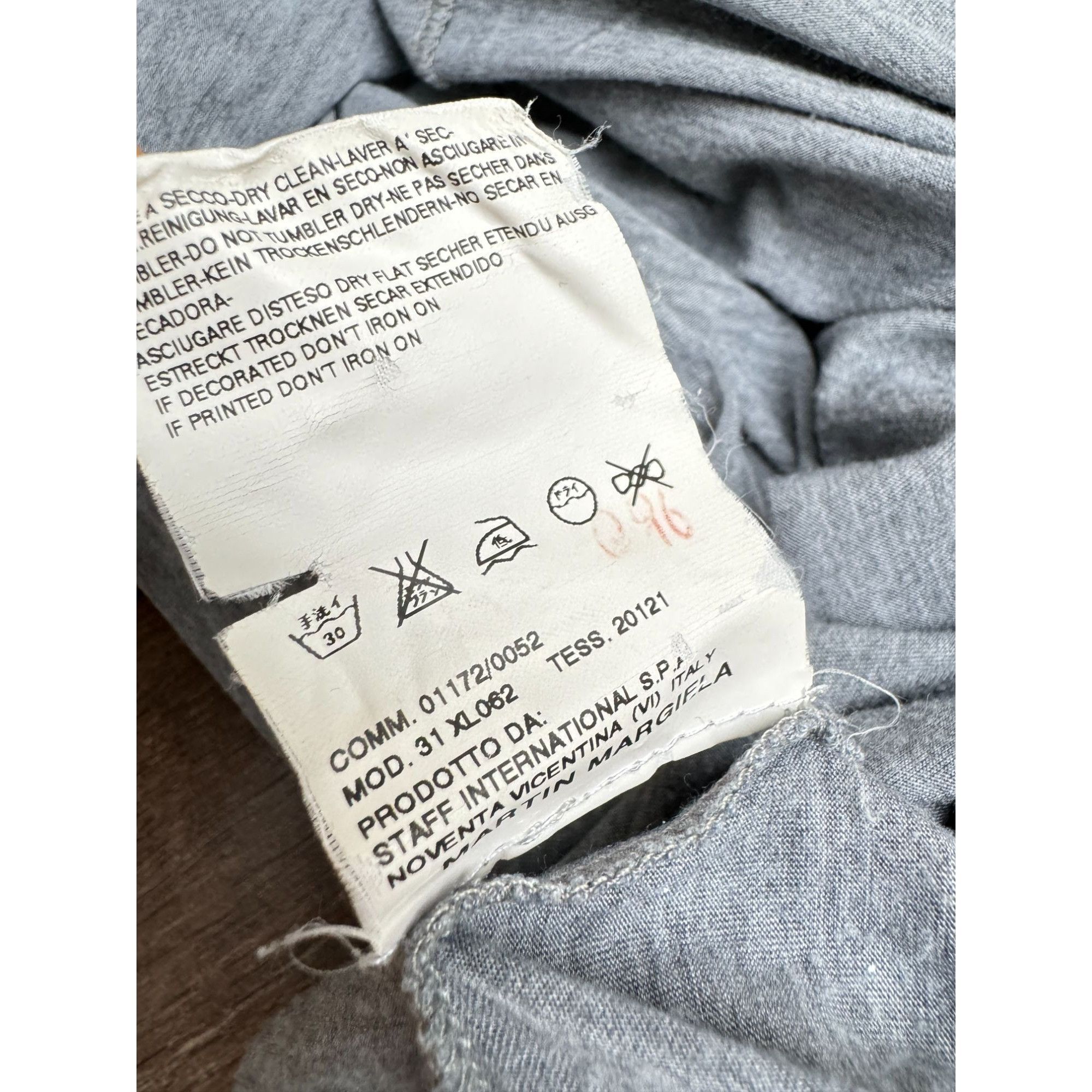 Maison Margiela Fall / Winter 2005 Grey Asymmetric T-Shirt Size S / US 4 / IT 40 - 7 Thumbnail