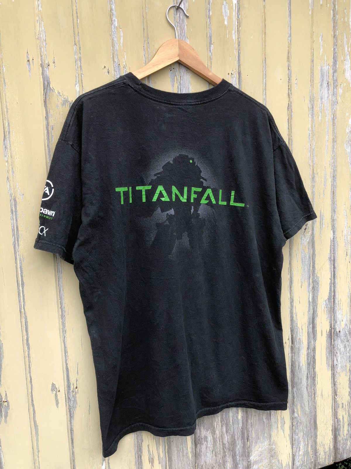 Japanese Brand Vintage Y2K RARE Titanfall EA Xbox Game Promo Tee Size US XL / EU 56 / 4 - 10 Thumbnail