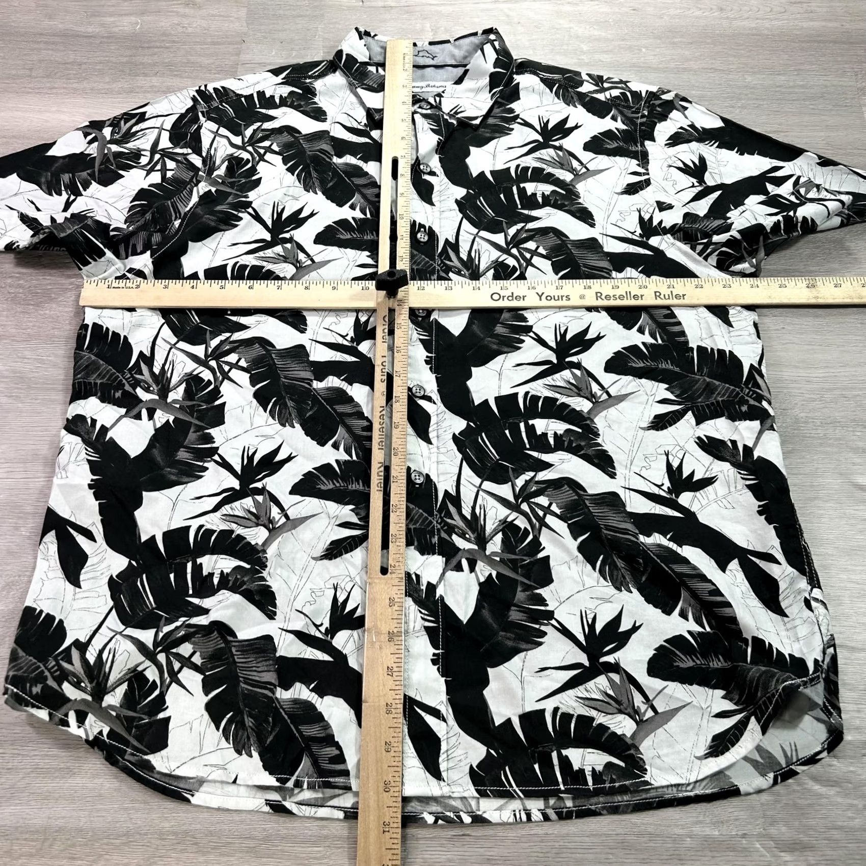 Tommy Bahama Tommy Bahama Shirt Mens Large Hawaiian Tropical Stretch Short Sleeve Button Up Black Floral 90s Theme Casual Travel Mens L Shirt Size US L / EU 52-54 / 3 - 6 Thumbnail