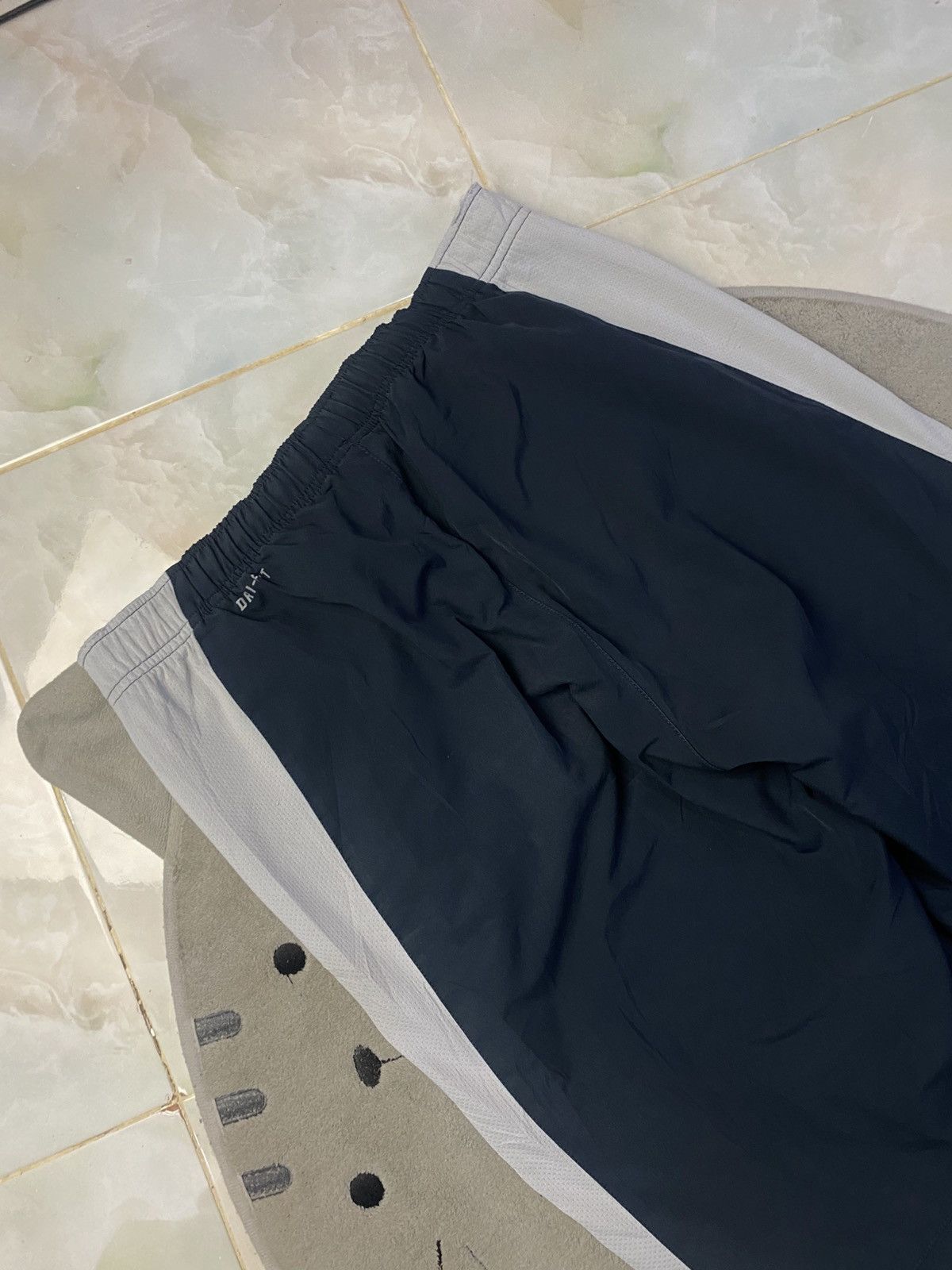 Carhartt Wip × Nike VINTAGE NIKE 90S BAGGY NYLON WIDE LEG SWOOSH TRACK PANTS Y2K Size US 30 / EU 46 - 10 Thumbnail