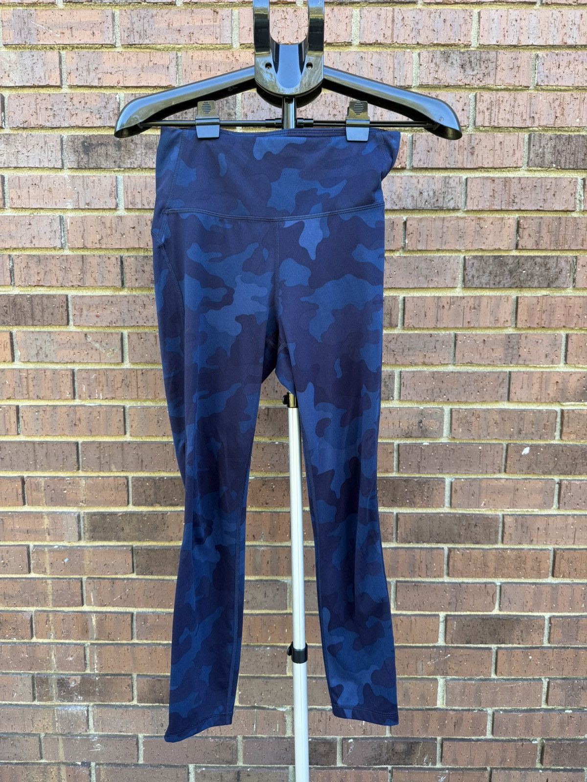 Other All In Motion Exercise Capri Leggings Blue Navy Camouflage Size 26" / US 2 / IT 38 - 1 Thumbnail