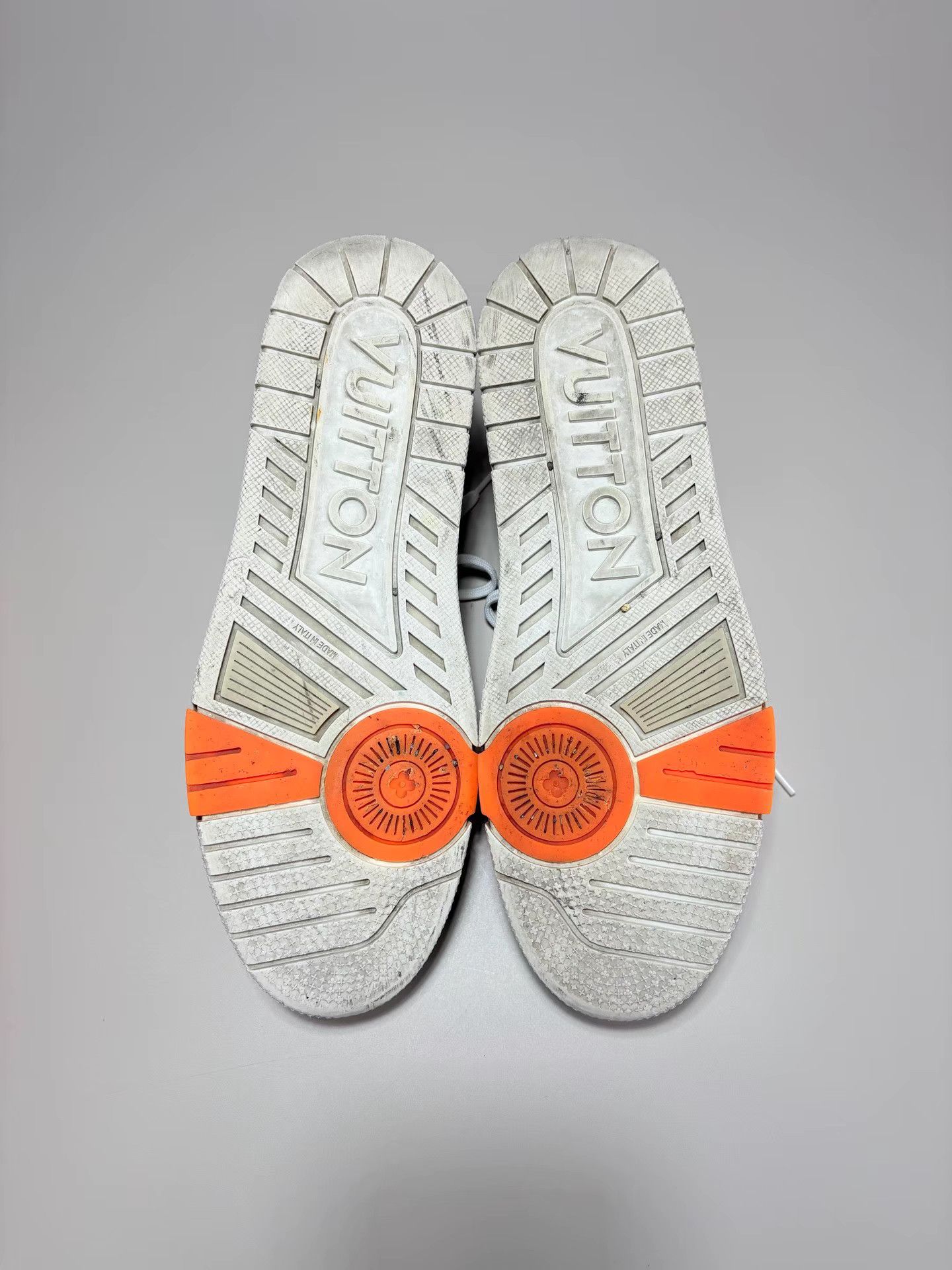 Louis Vuitton LOUIS VUITTON LV TRAINER Metallic Silver Sneakers Size US 9 / EU 42 - 6 Thumbnail