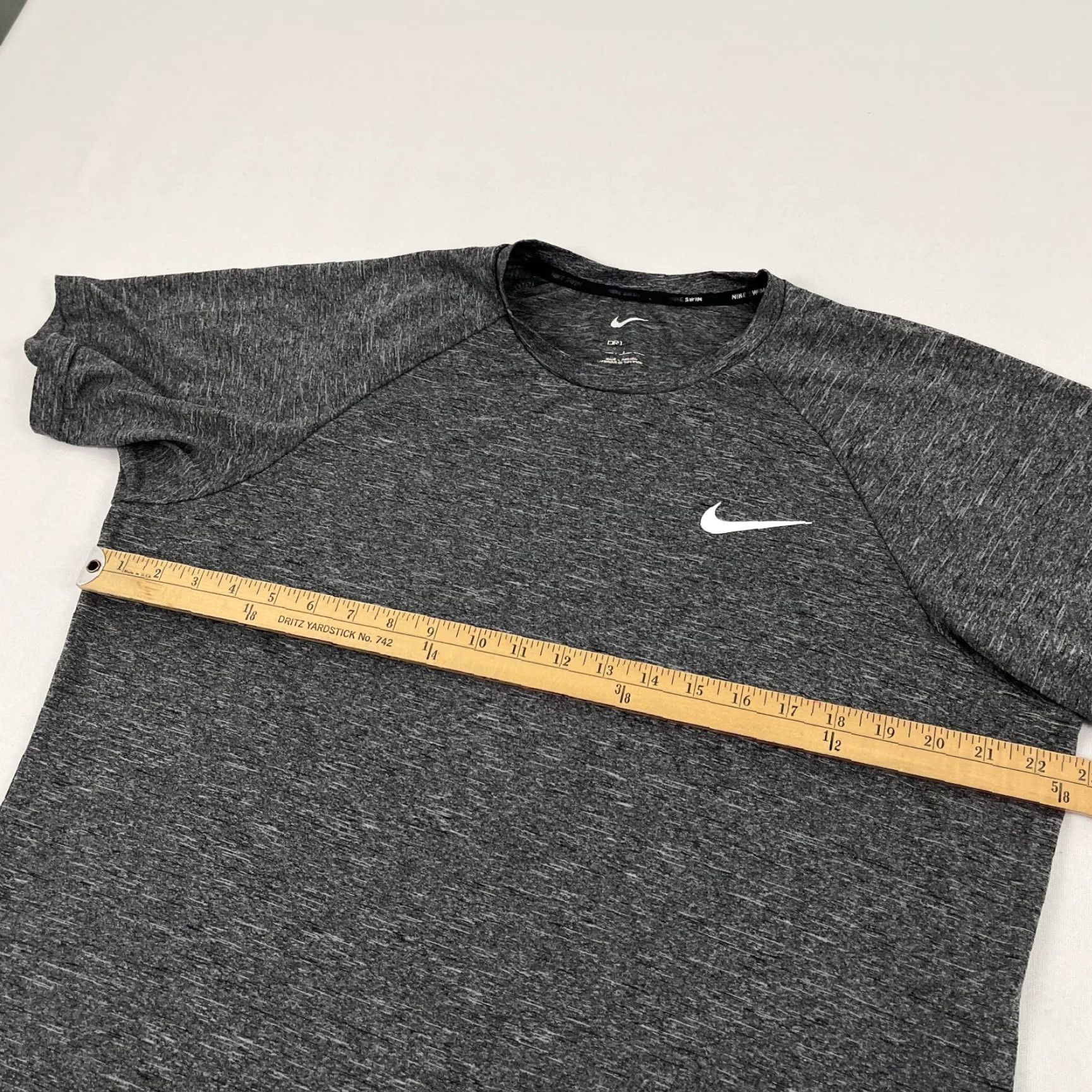 Nike Nike Dri-FIT Swim Shirt Mens Large Heather Gray UPF 40+ Water Sports Activewear Beach Gym Training Regular Short Sleeve Shirt Mens Size US L / EU 52-54 / 3 - 7 Thumbnail
