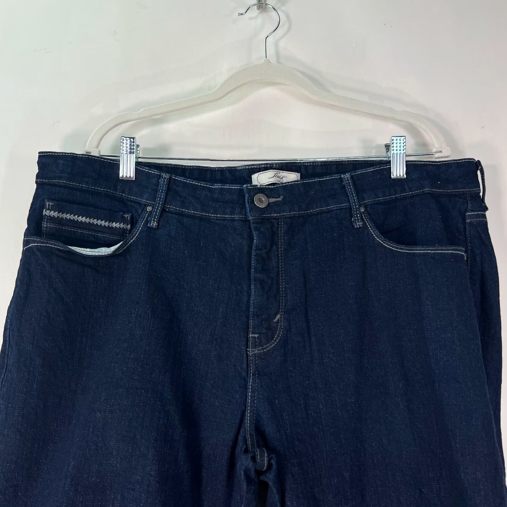 Levi's VINTAGE Levi's Women's Bermuda Shorts Casual Denim Size 24 Mid Rise 16 Inseam Blue 90s Logo Size 42" / US 20 - 3 Thumbnail