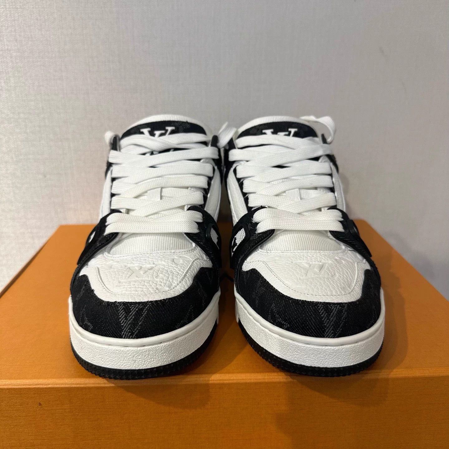 Louis Vuitton Louis Vuitton Black-White Denim Trainer 41.5 99 Size US 8.5 / EU 41-42 - 2 Thumbnail