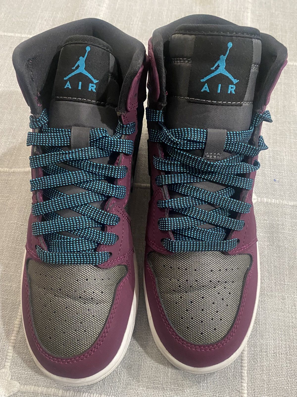 Jordan Brand Air Jordan Retro 1 Mulberry Gray Size US 5.5 / IT 35.5 - 3 Thumbnail
