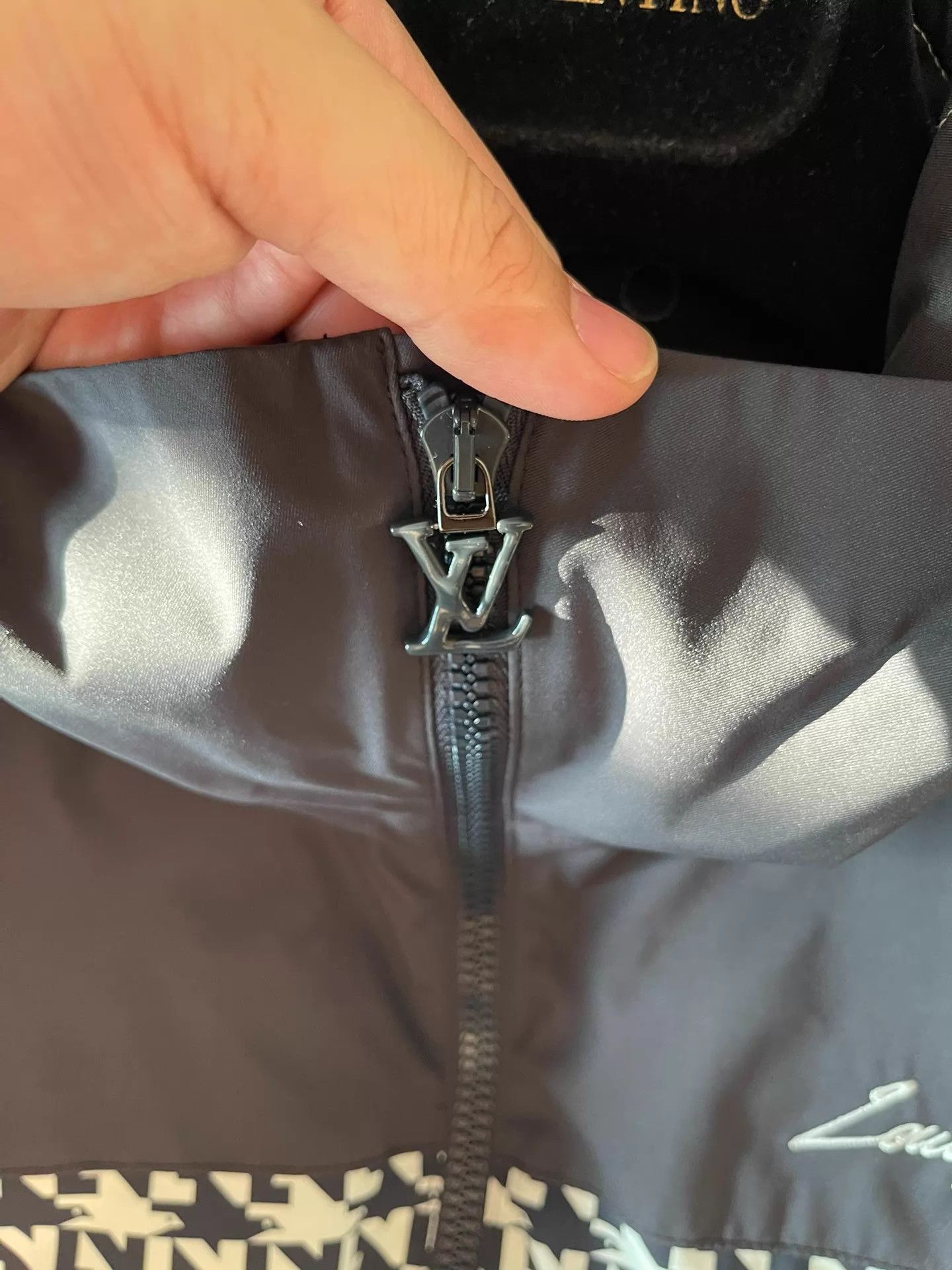 Louis Vuitton LV 2023 full logo thin cotton jacket Size 46 LV zipper Size US S / EU 44-46 / 1 - 3 Thumbnail