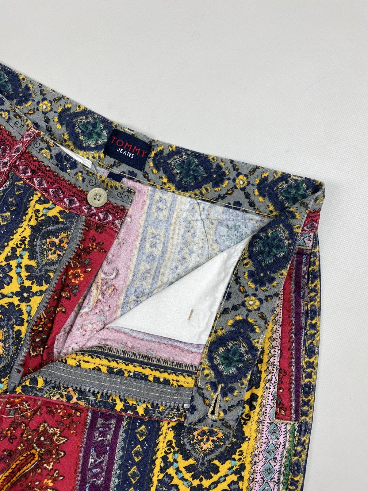 Tommy Hilfiger Tommy Hilfiger Jeans Vintage Patterned Shorts Size 30 Size US 30 / EU 46 - 12 Thumbnail