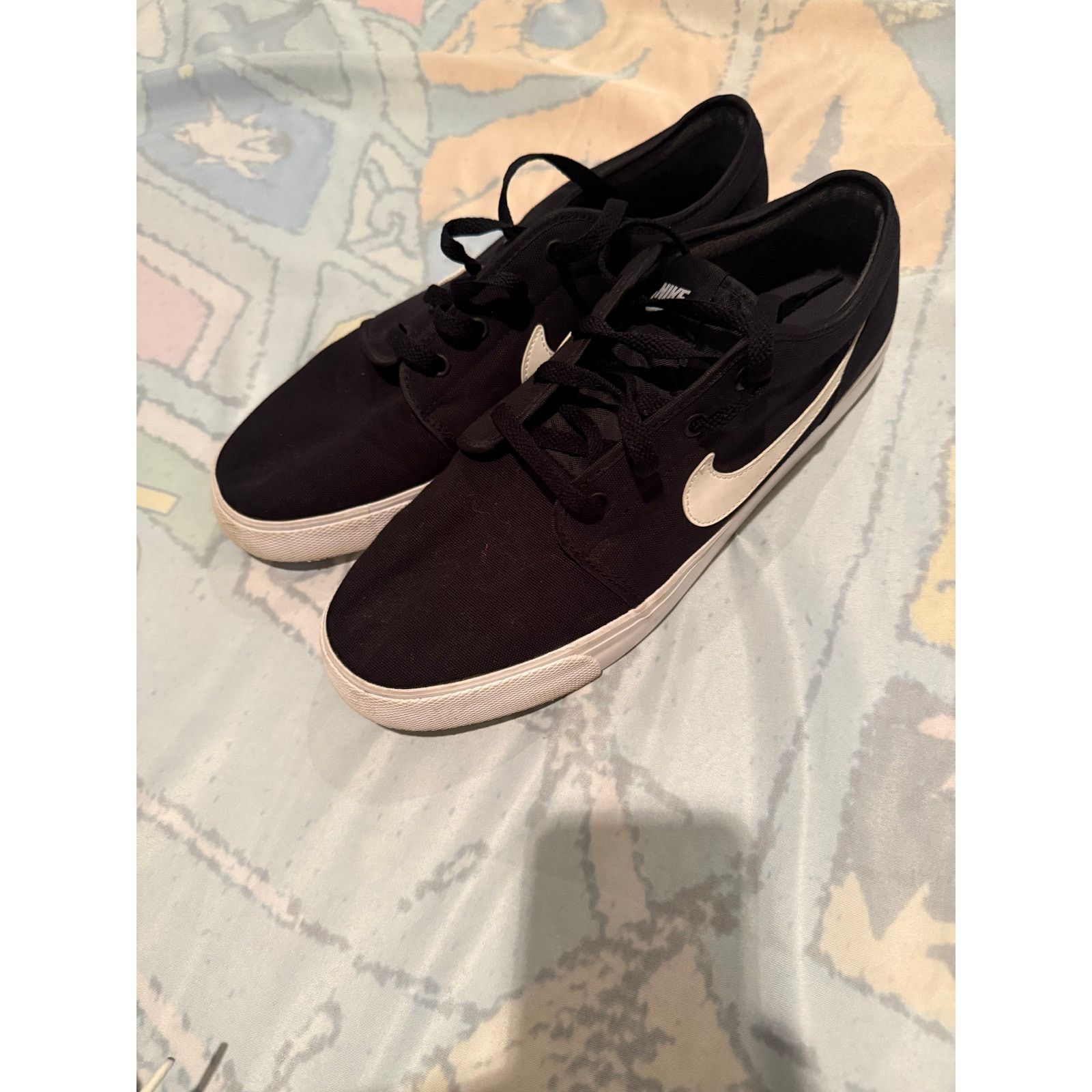 Nike Nike Black Athletic Shoes - Stylish & Comfortable Size US 13 / EU 46 - 1 Thumbnail