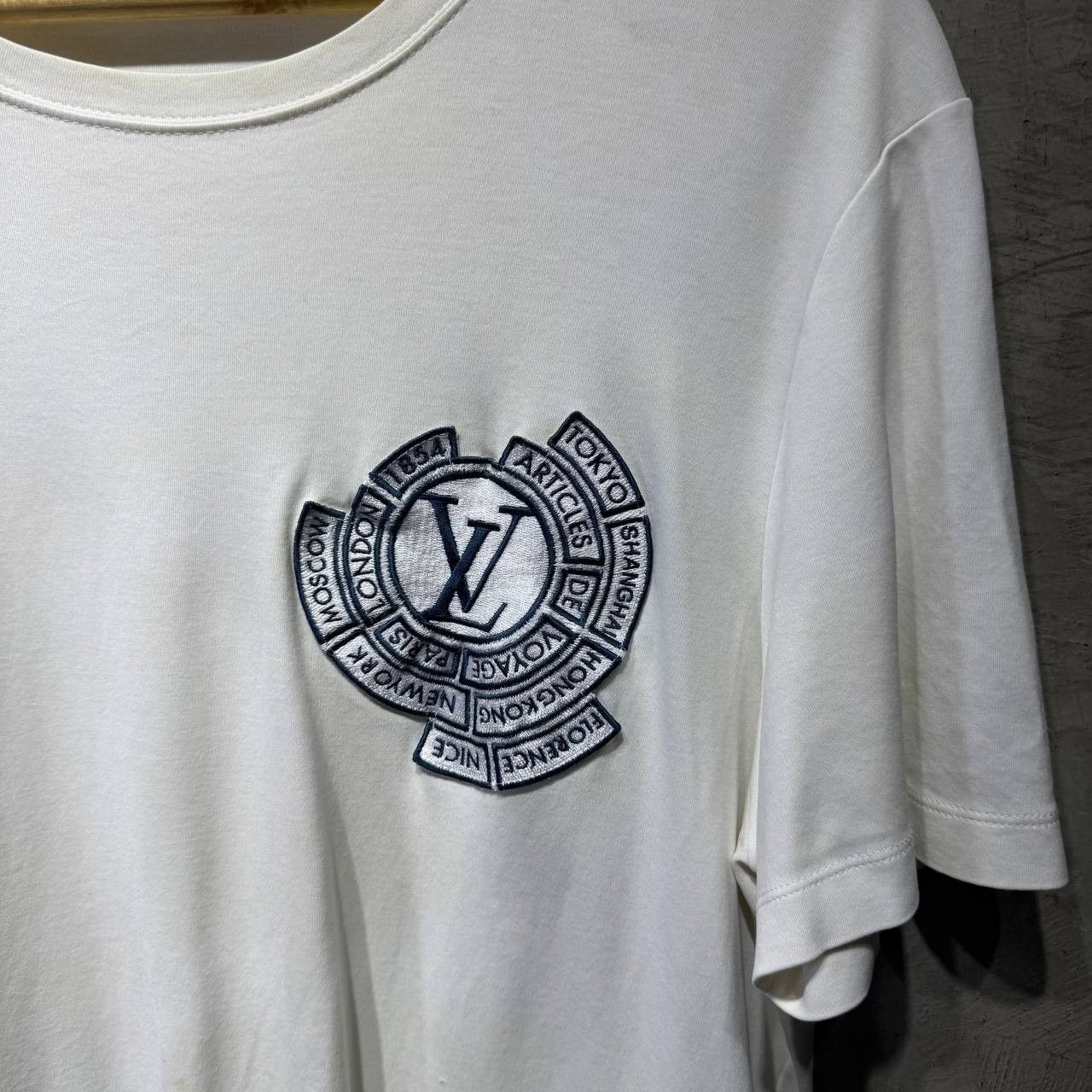 Louis Vuitton Louis Vuitton Logo Embroidered Patch tee Size US L / EU 52-54 / 3 - 2 Thumbnail