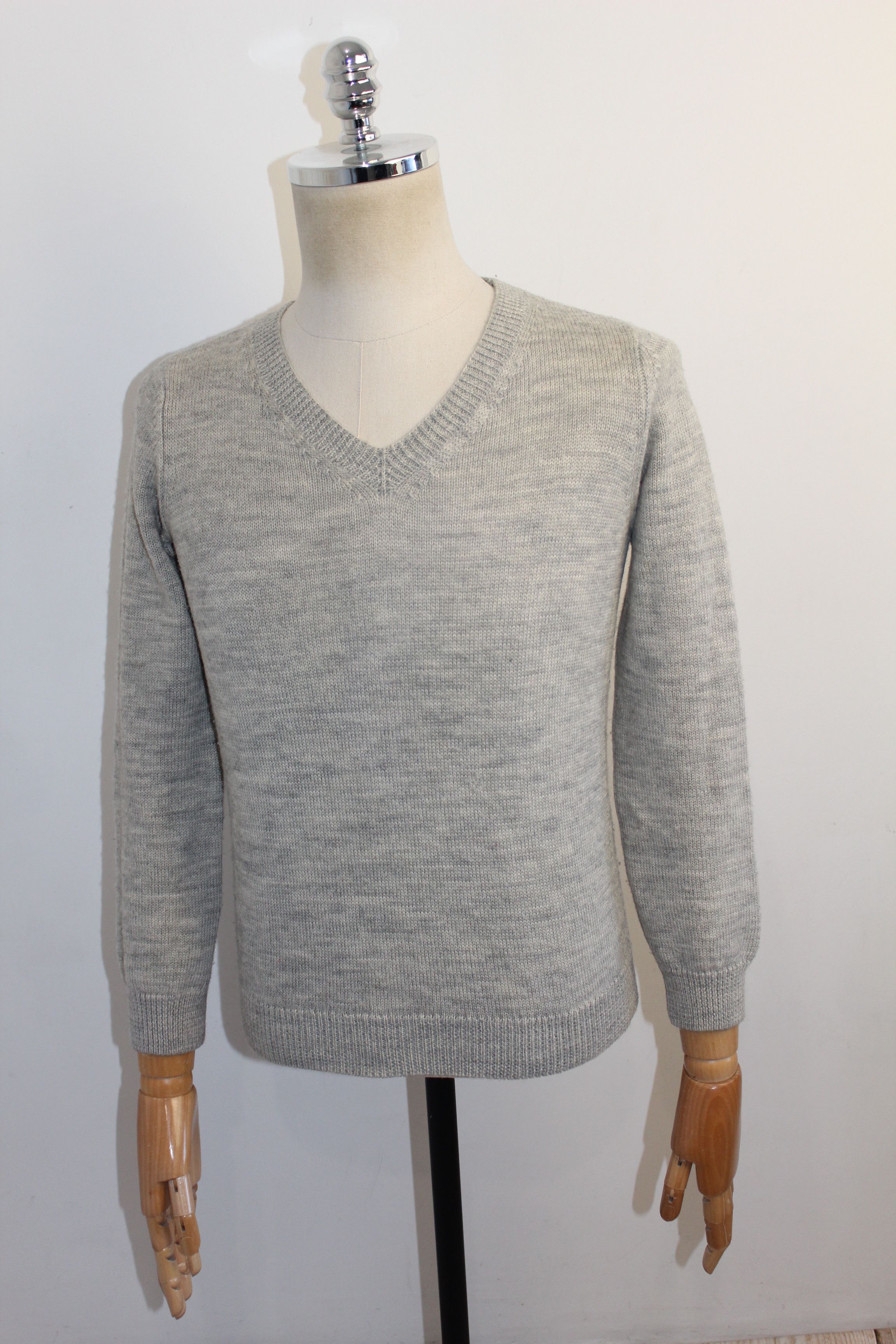 A.P.C. Women's A.P.C. V-neck Grey Wool Jumper Size S Size S / US 4 / IT 40 - 4 Thumbnail