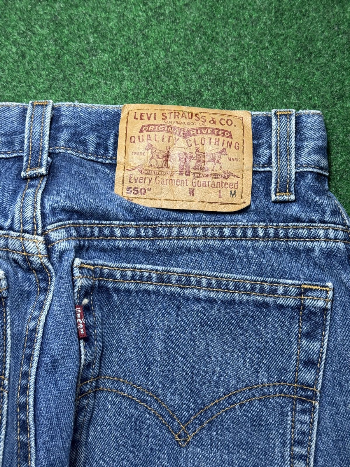 Levi's Vintage Clothing Vintage 90s Levi’s 550 Relaxed Taper 28x30 Denim Jeans Size 30" / US 8 / IT 44 - 2 Thumbnail