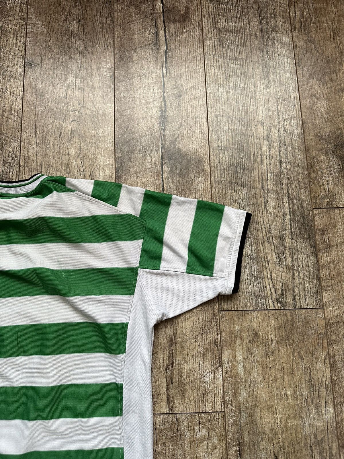 Umbro 2001/02 Umbro Celtic FC Distressed Vintage Home Jersey Size US L / EU 52-54 / 3 - 15 Thumbnail