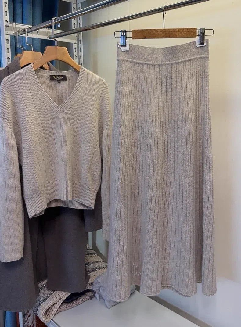 Loro Piana Loro Piana 100% Baby Cashmere Sweater and Skirt Set Size S / US 4 / IT 40 - 5 Thumbnail
