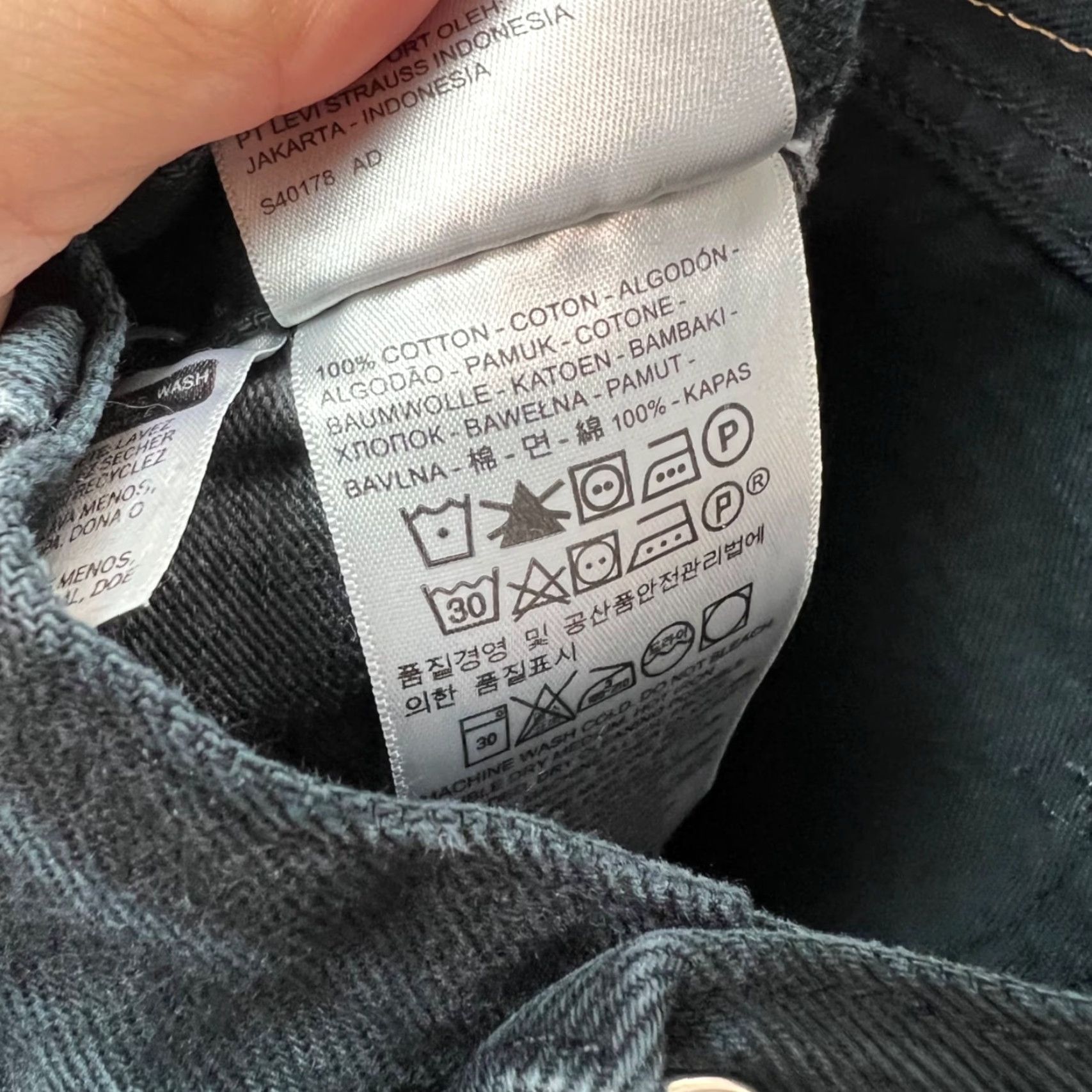 Levi's Levis 501 Mens Jeans 32x32 Original Fit Black Cotton Denim Levi's 501 Series Straight 5-Pocket Button Closure Vintage: No Mens Size US 32 / EU 48 - 4 Thumbnail