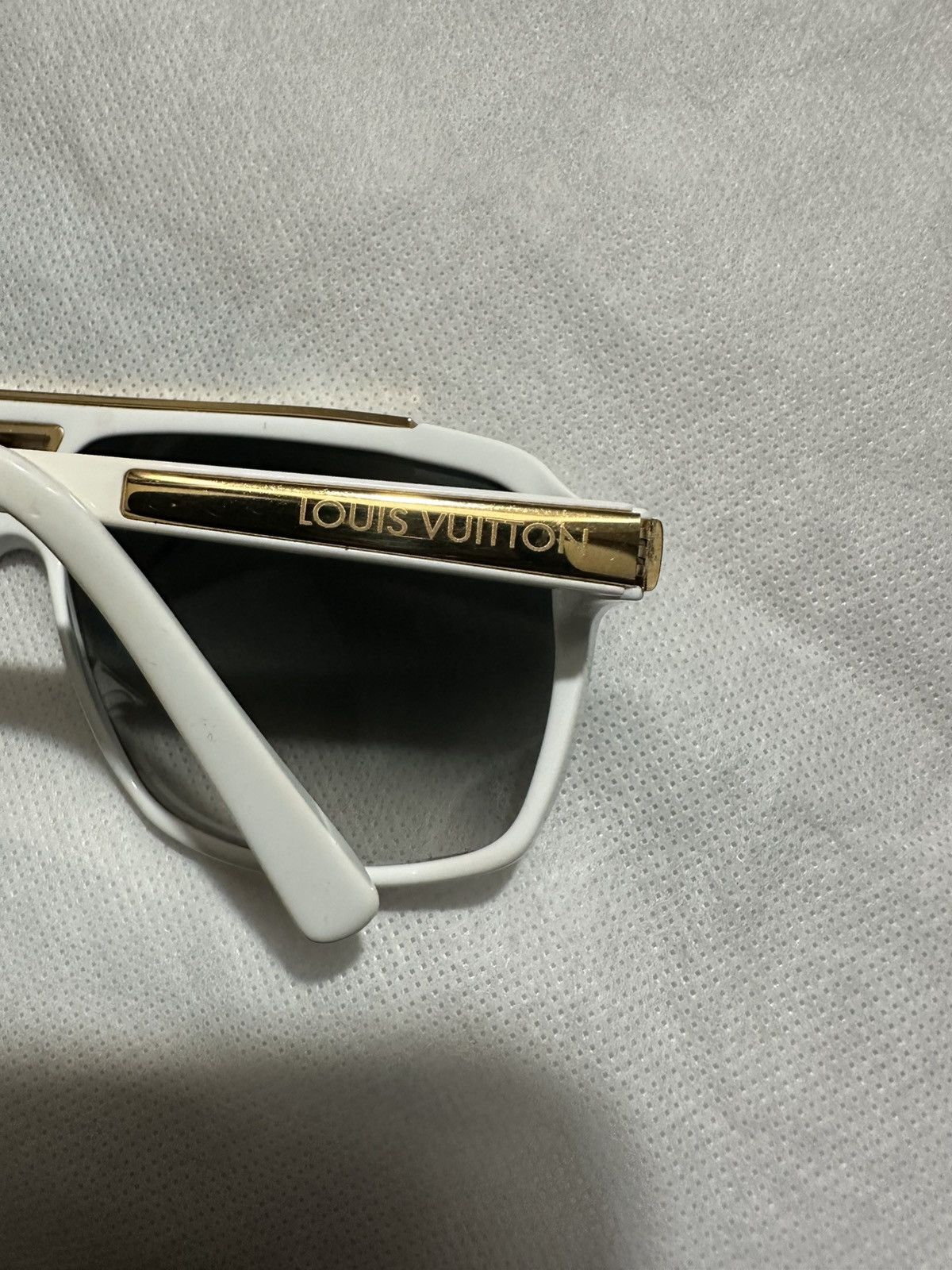 Louis Vuitton Louis Vuitton 2008 Evidence white/gold sunglasses Size ONE SIZE - 5 Thumbnail