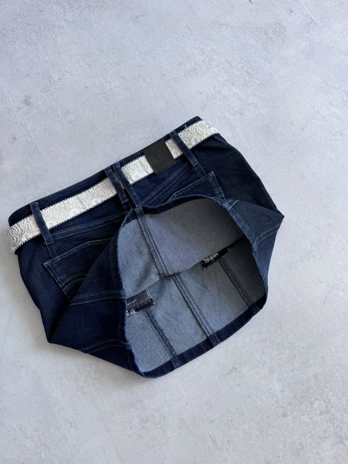 Levi's Levi’s Cropped Mini Y2K Denim Skirt + Japan Style Belt Size 27" / US 4 / IT 40 - 4 Thumbnail