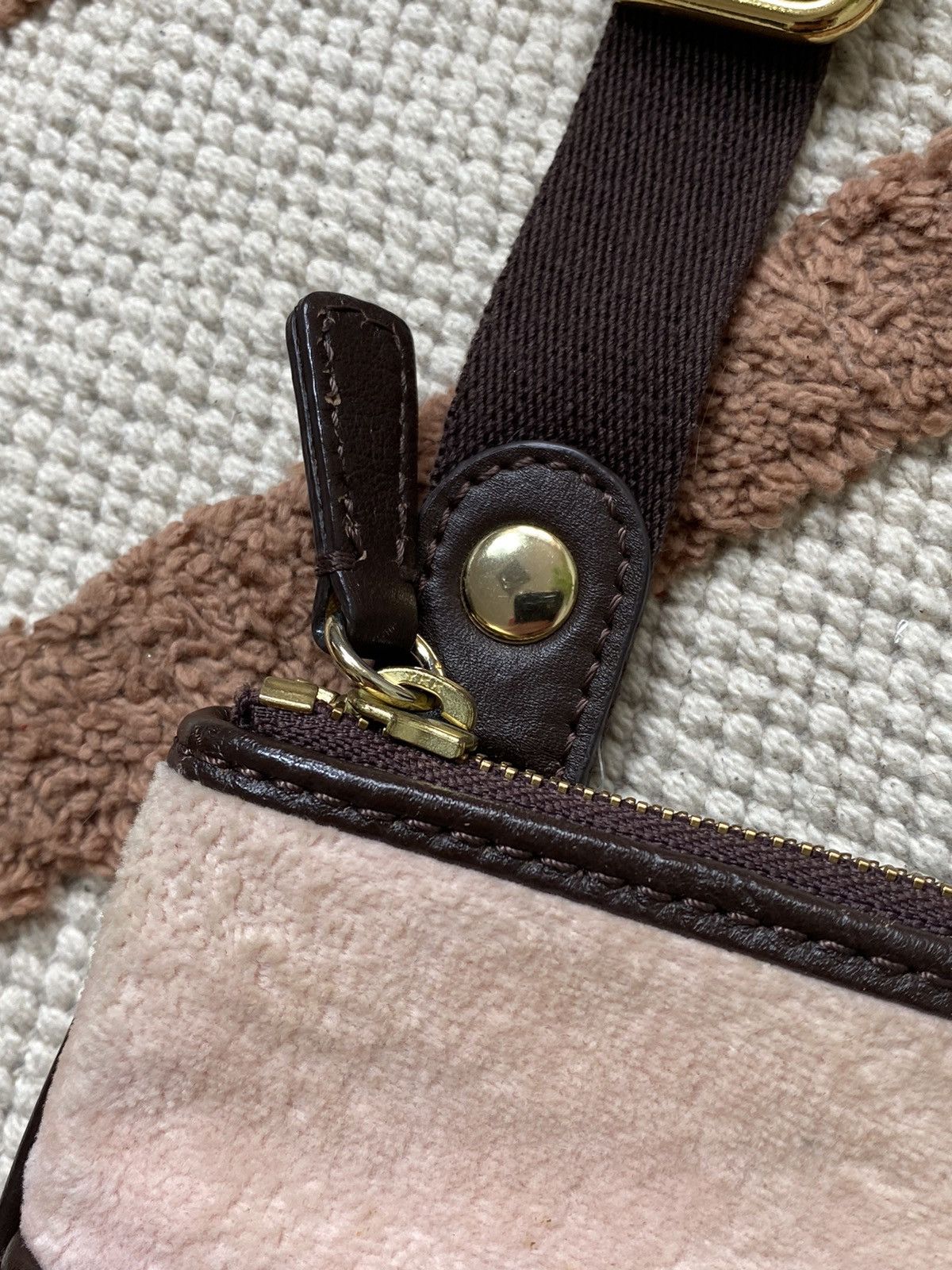Juicy Couture CUTE VELOUR VINTAGE JUICY COUTURE CROSSBODY BAG Size ONE SIZE - 5 Thumbnail