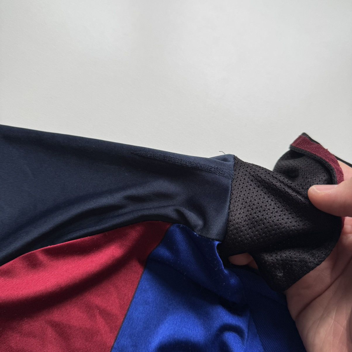 Nike FC Barcelona Vintage Ronaldino #10 Soccer Jersey y2k brazil Size US L / EU 52-54 / 3 - 15 Thumbnail