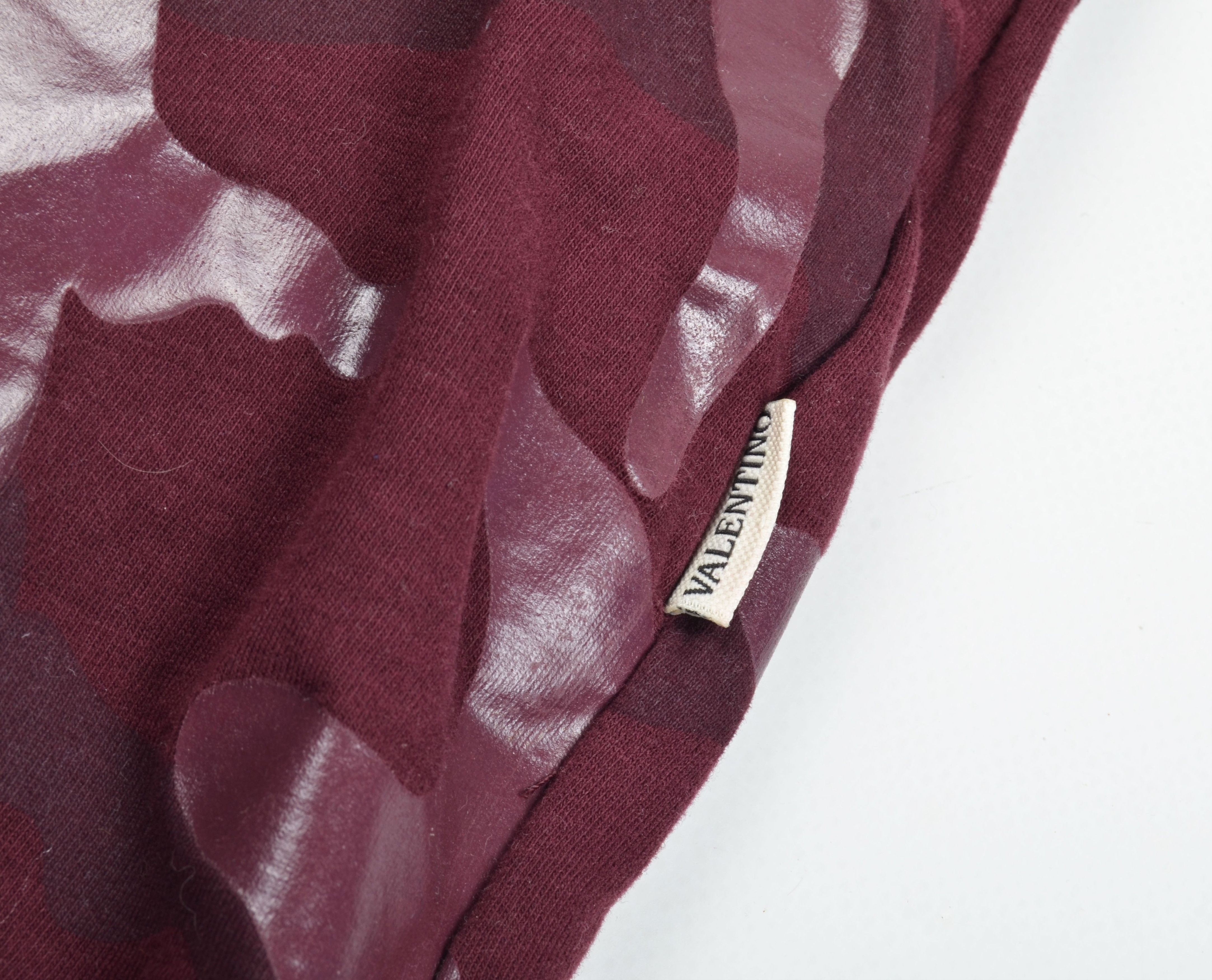 Valentino Valentino Burgundy Camo SS19 Short Sleeve Grunge T-shirt Size S / US 4 / IT 40 - 6 Thumbnail