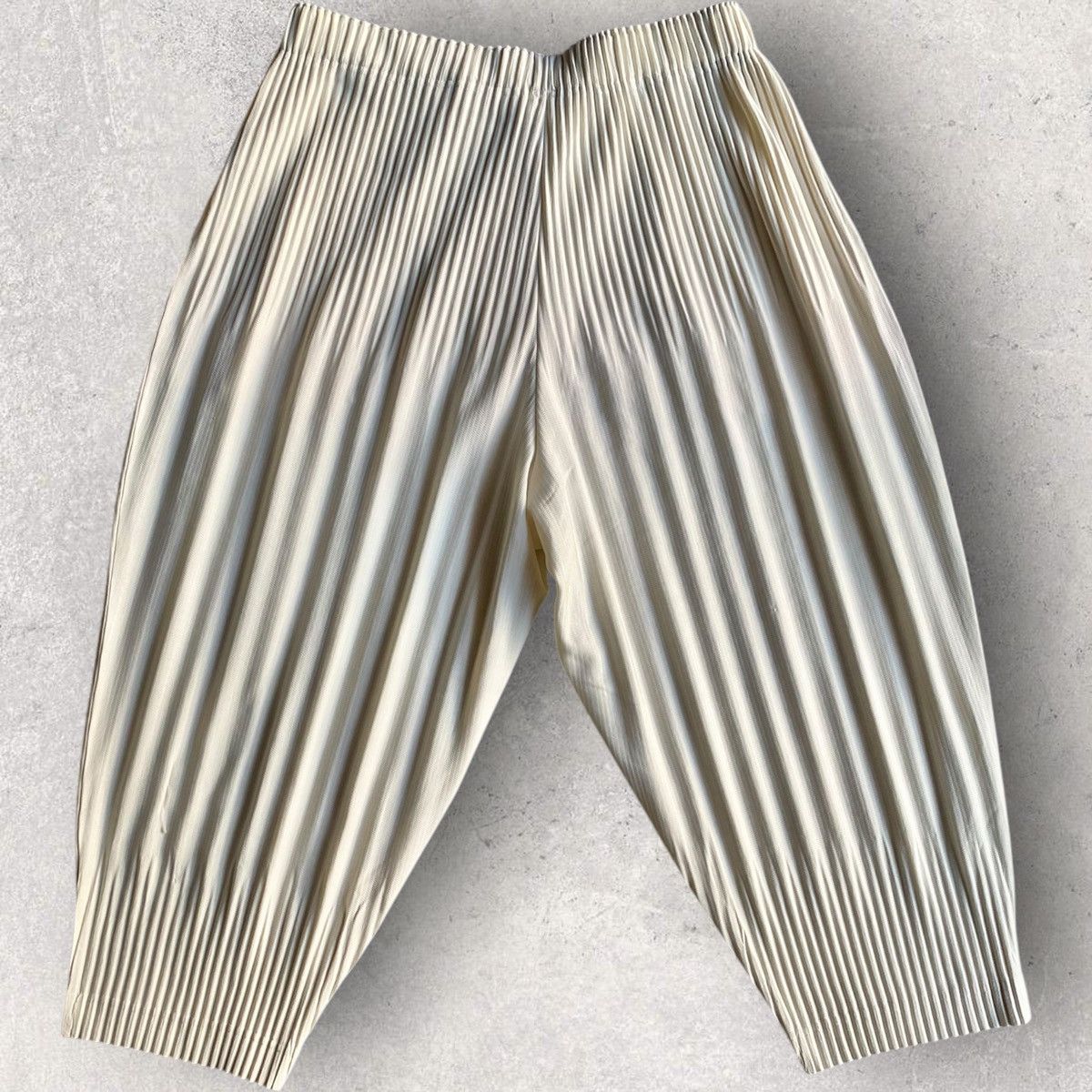 Issey Miyake Homme Plisse Balloon Cropped Pants Size US 32 / EU 48 - 2 Thumbnail