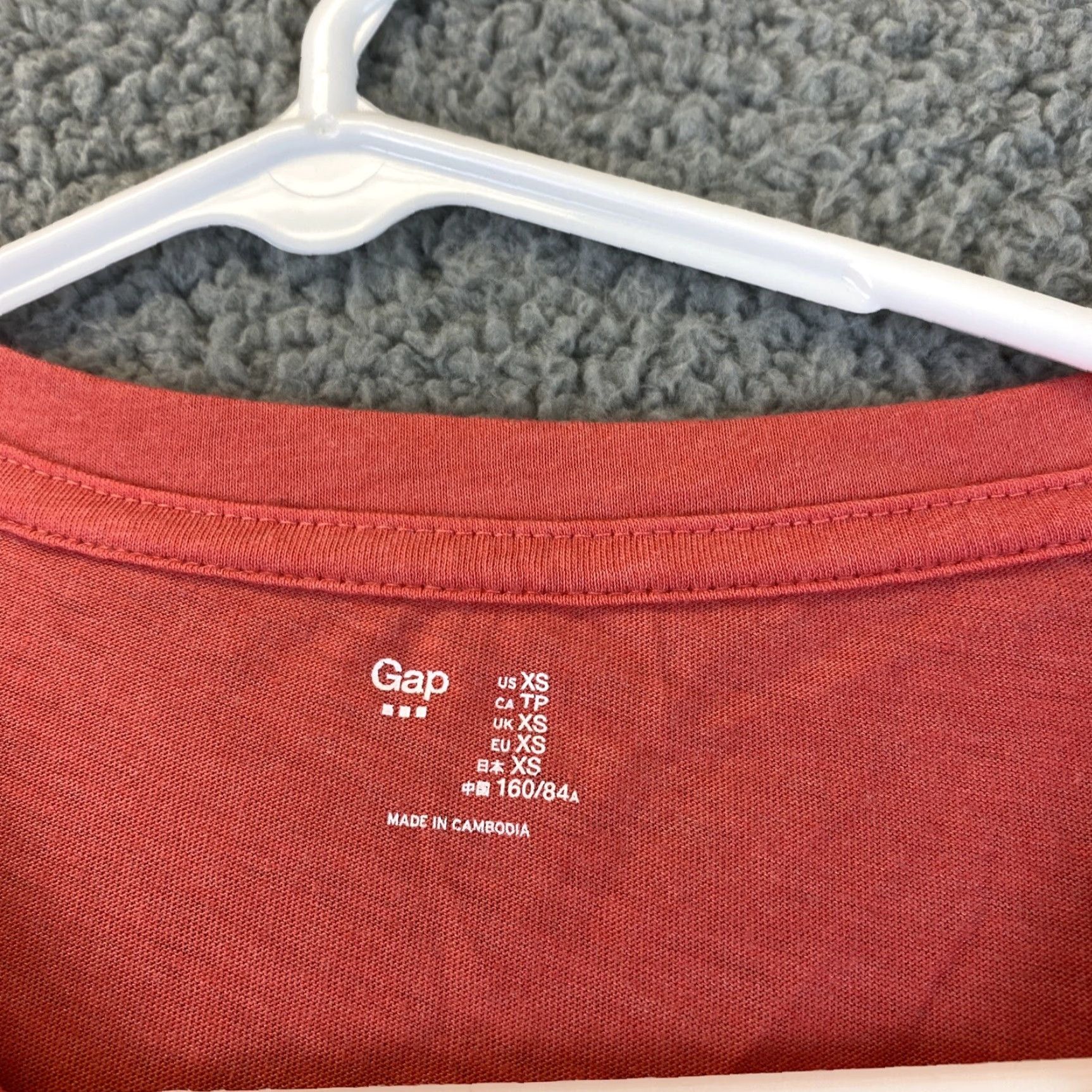 Gap Gap Women Coral Scoop Neck T-Shirt Short Sleeve Top Size XS 39-13 Regular Regular Short Sleeve T-Shirt Style Casual Lightweight Polyester Blend Coral Size XS / US 0-2 / IT 36-38 - 3 Thumbnail