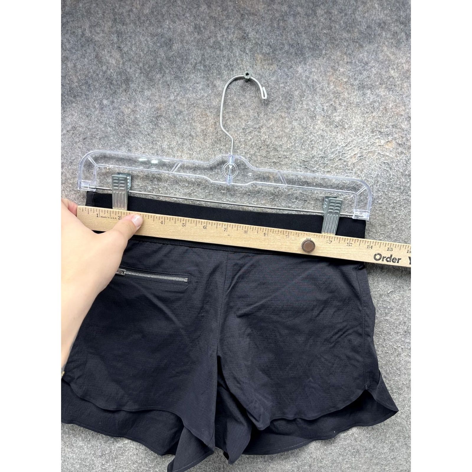 Athleta Athleta Shorts Womens 2 Black 3.5 In Running Athletic Lightweight Zip Pocket Pocketed Back Zip Pockets Athletic Size 26" / US 2 / IT 38 - 4 Thumbnail