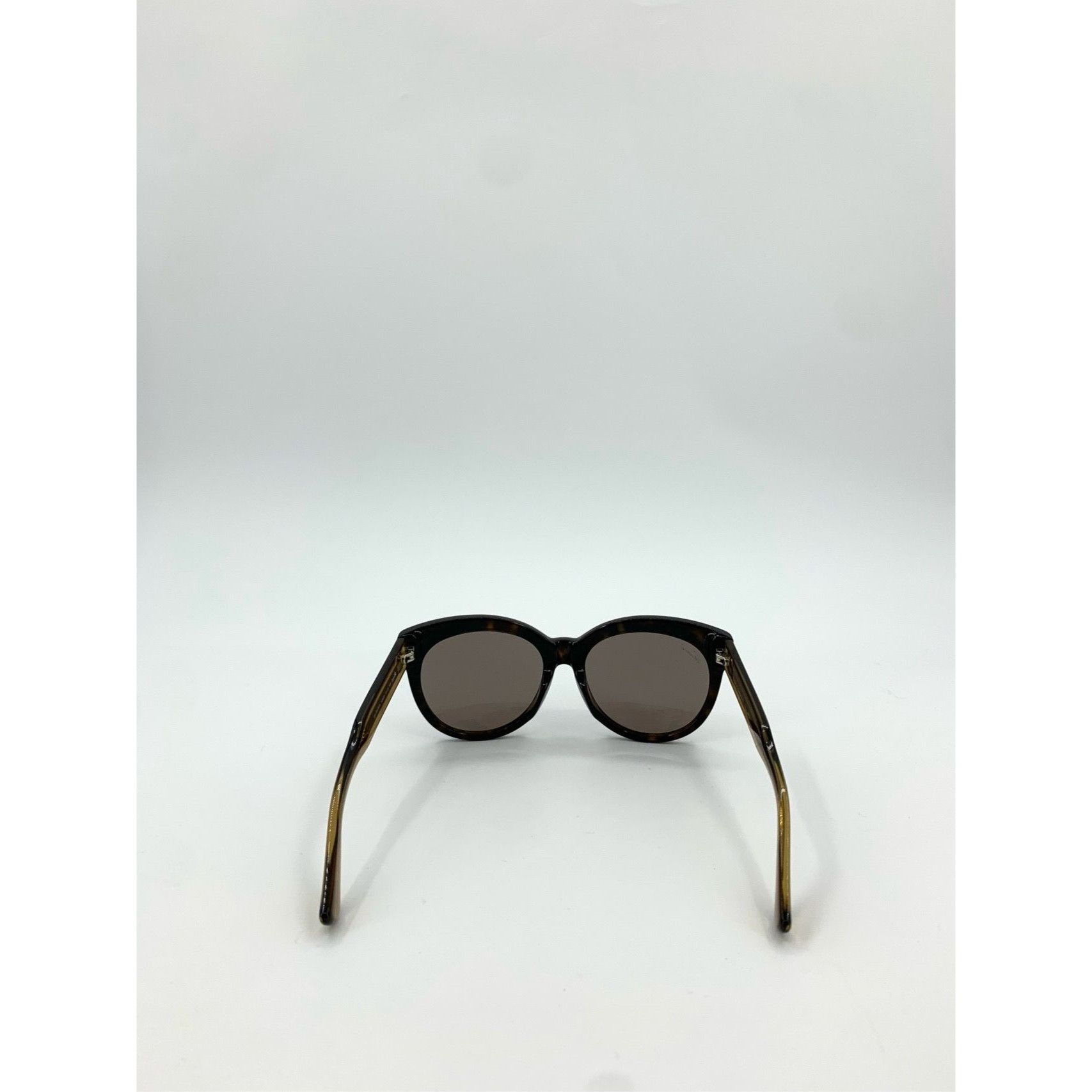 Gucci Women\'s Black Sunglasses with Gold Case Gucci Womens Black & Gold Cat-Eye Sunglasses With Case main image 2