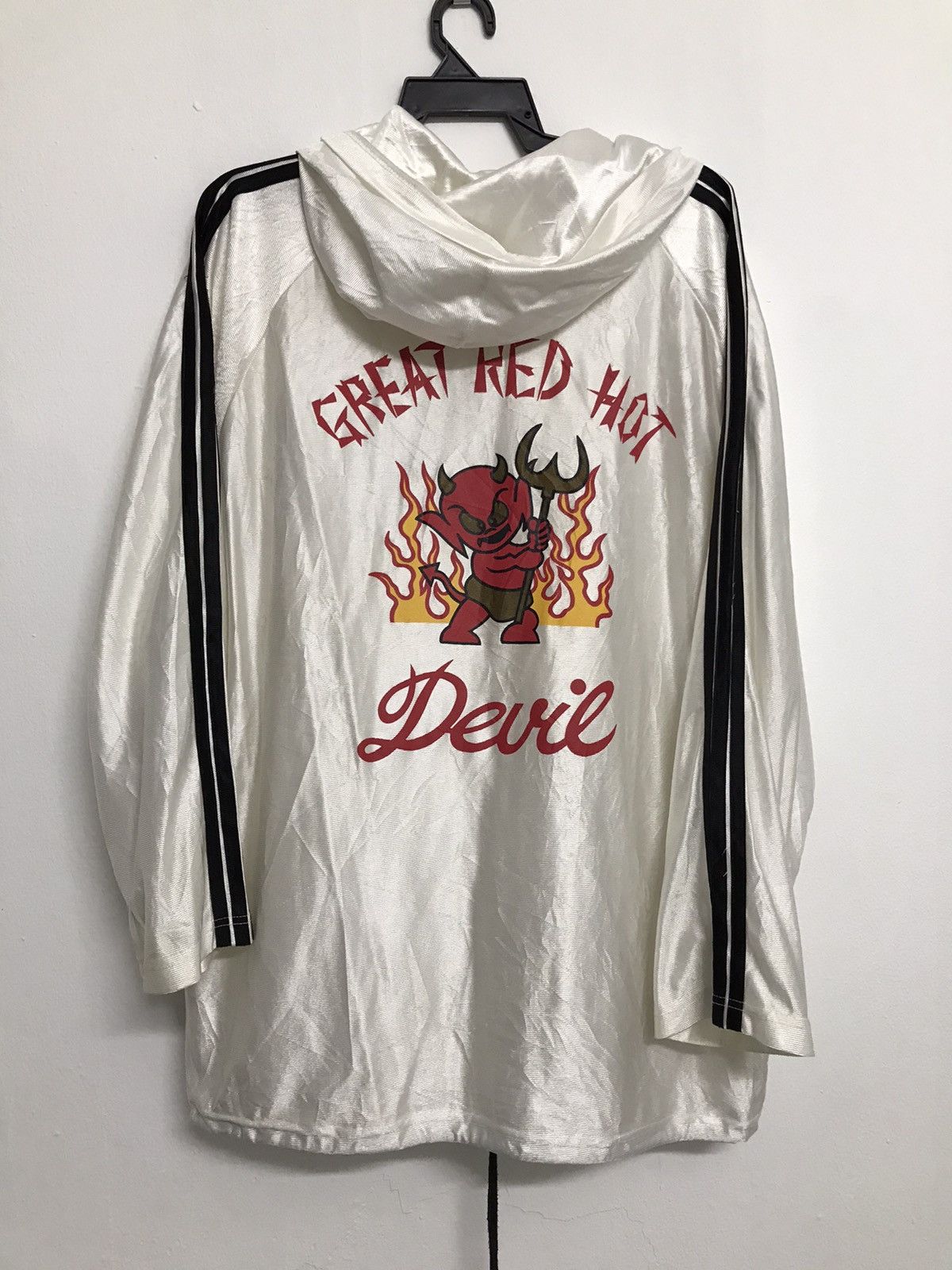 Dogtown × Rap Tees Vintage Dogtown Great Red Hot Devil Hoodie Jersey Rap tee Size US L / EU 52-54 / 3 - 1 Thumbnail
