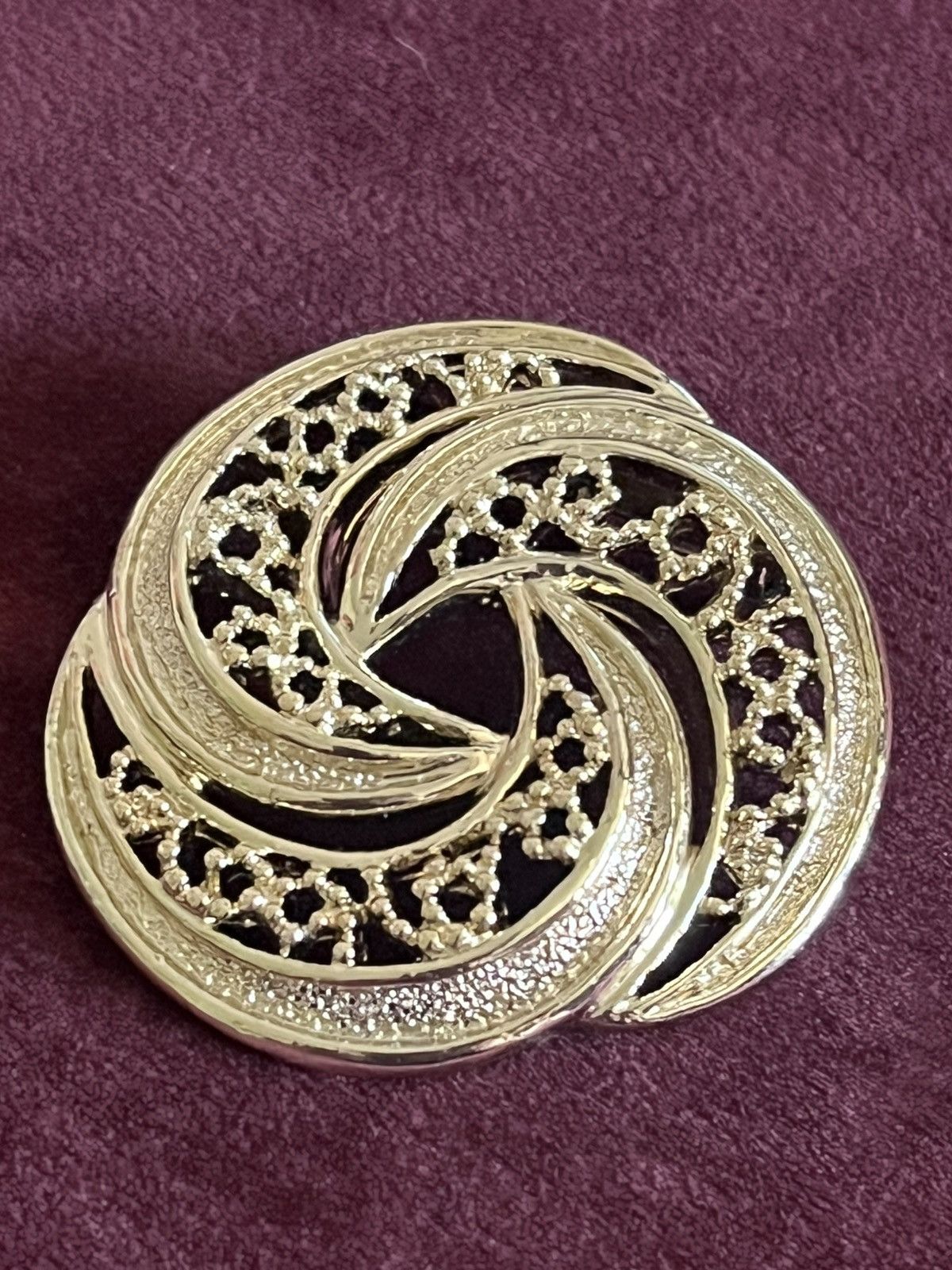 Other Vintage Gerry's gold-Tone Triple Swirl Filigree Brooch Size ONE SIZE - 1 Thumbnail