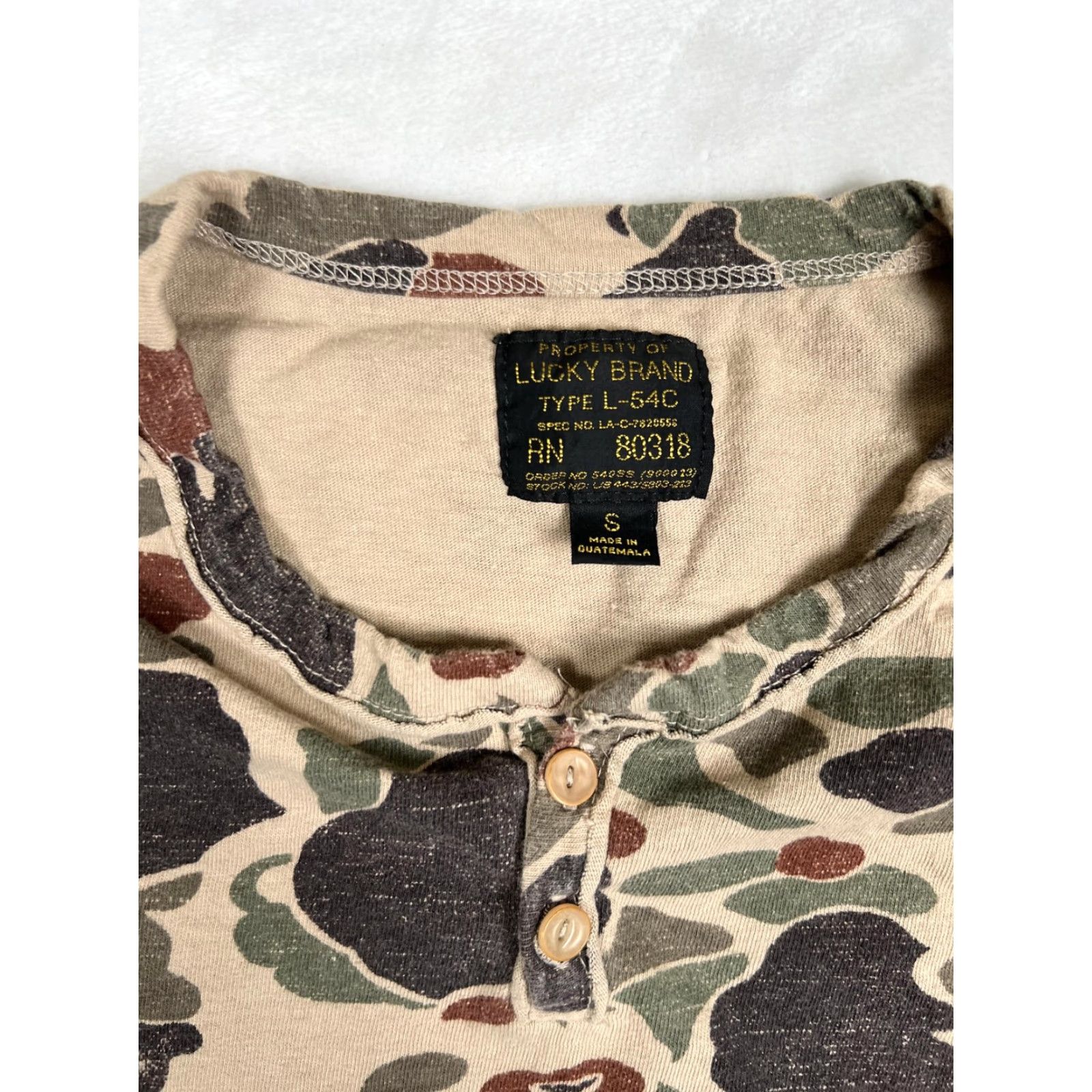 Lucky Brand Lucky Brand Henley T-Shirt Mens Small Beige Camouflage Short Sleeve Casual Size US S / EU 44-46 / 1 - 2 Thumbnail