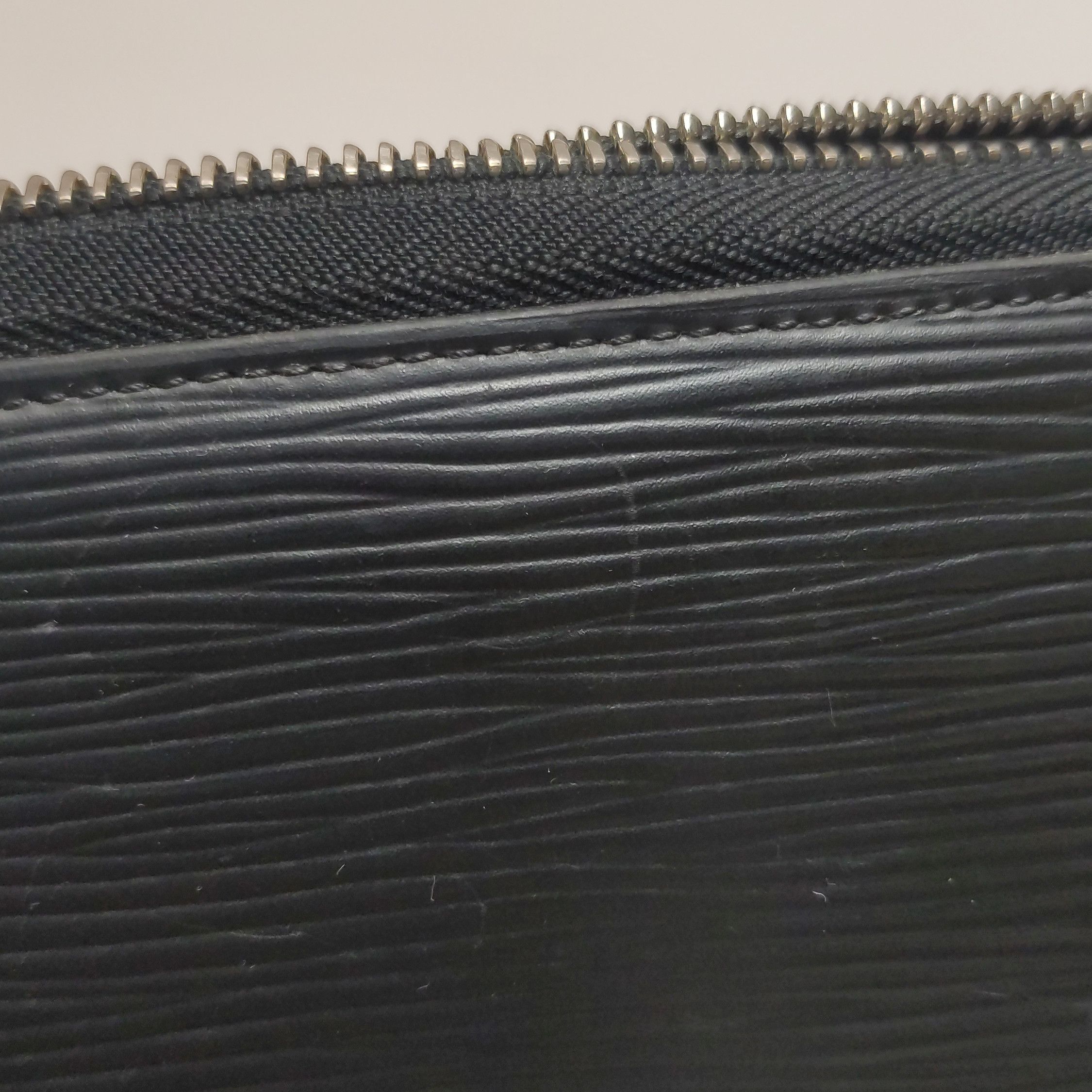 Louis Vuitton Louis Vuitton (LV) Zippy cowhide ripple zip around wallet - Size ONE SIZE - 9 Thumbnail
