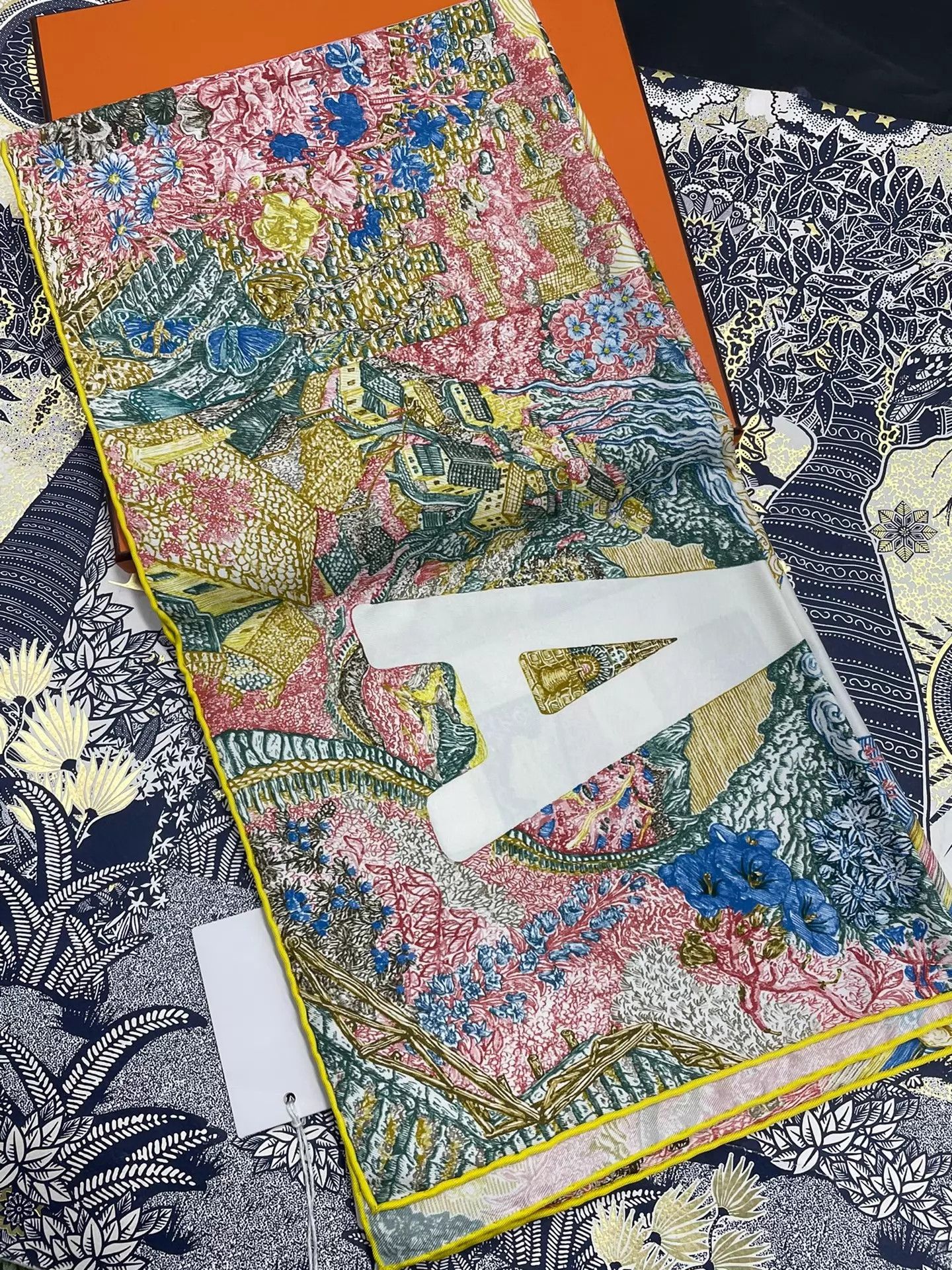 Hermes Hermes "Vive la Liberte" 90x90 Scarf New with Box Size ONE SIZE - 2 Thumbnail