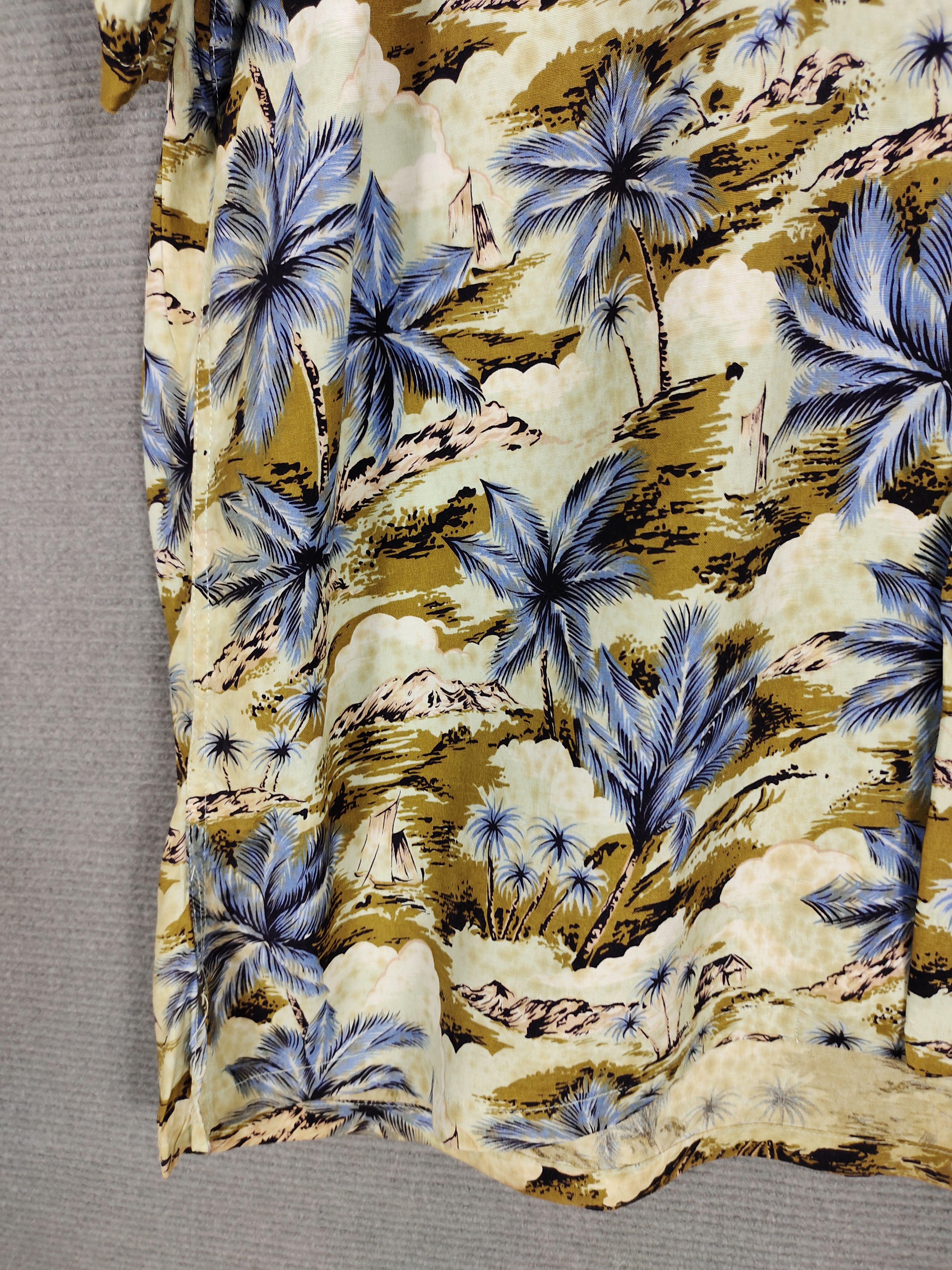 Japanese Brand Vintage Royal Hawaiian Scenic View Rayon Hawaiian Shirt Size US M / EU 48-50 / 2 - 5 Thumbnail
