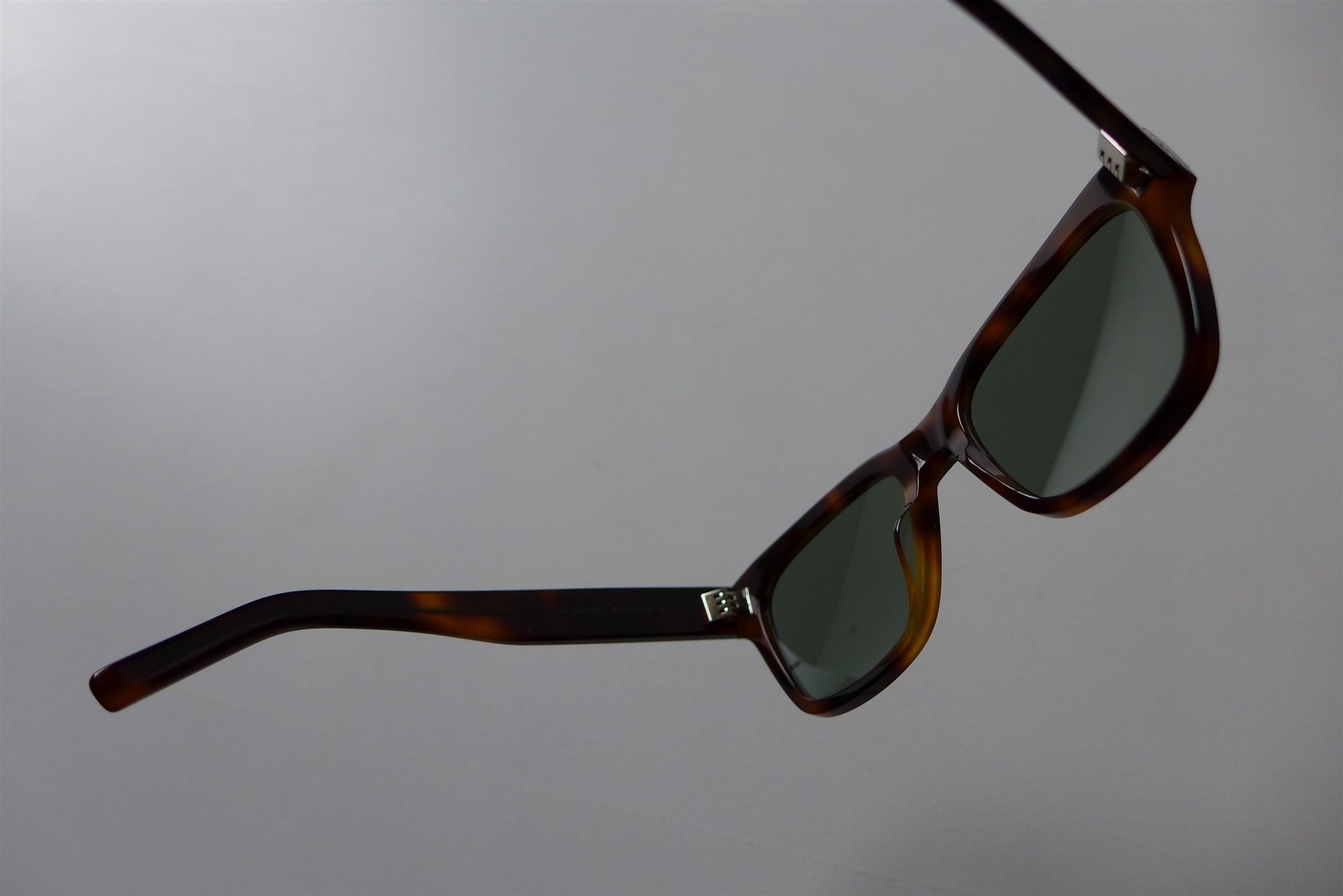 Saint Laurent Paris Saint Laurent SL560 Sunglasses - Tortoise Acetate Size ONE SIZE - 12 Thumbnail