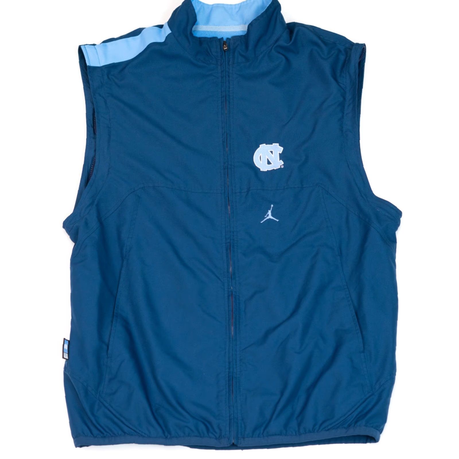 Nike VINTAGE Nike Jordan Shield UNC Carolina Tar Heels 23 2 in 1 Jacket Blue, Windbreaker, Soft Shell, Full Zip, Embroidered Logo, Size L, Men Size US L / EU 52-54 / 3 - 2 Thumbnail