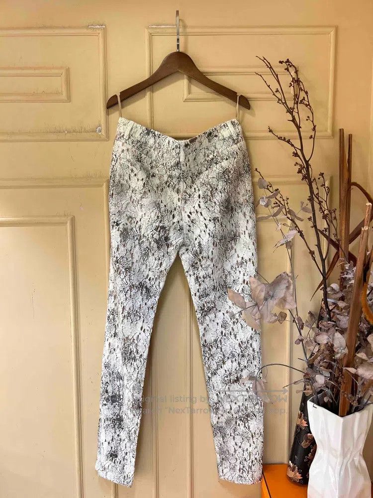Chanel Chanel Black and white hollow camelia trousers Size 24" / US 00 / IT 34 - 2 Thumbnail