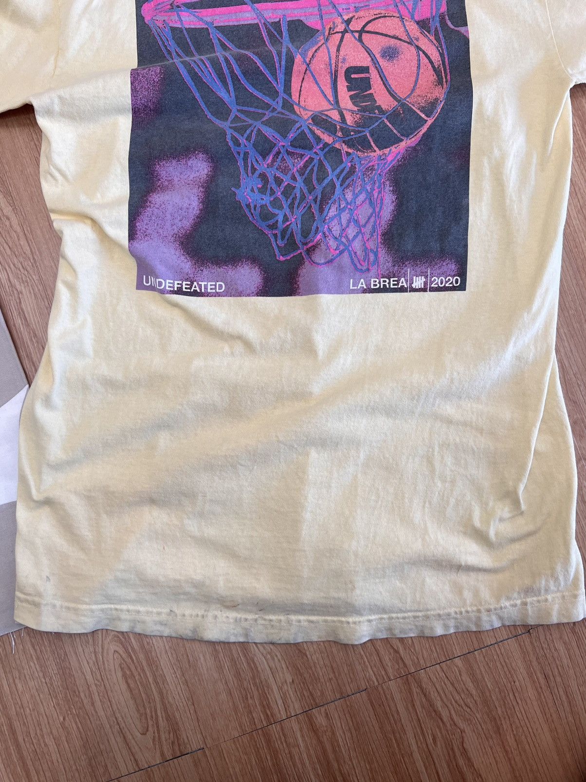 Undefeated cream-colored Undefeated basketball Size US M / EU 48-50 / 2 - 5 Thumbnail