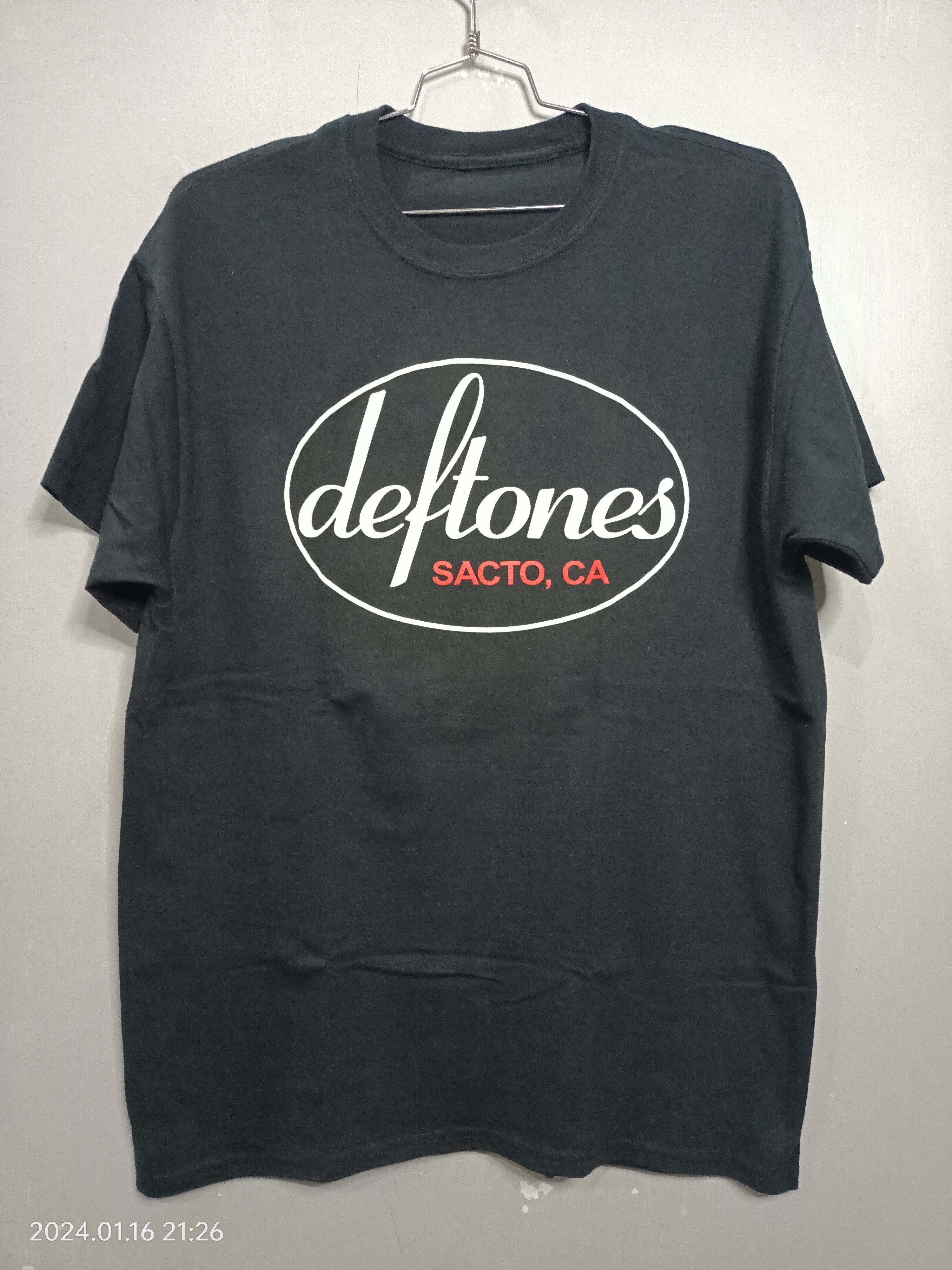 Vintage early 00s Deftones t shirt boot