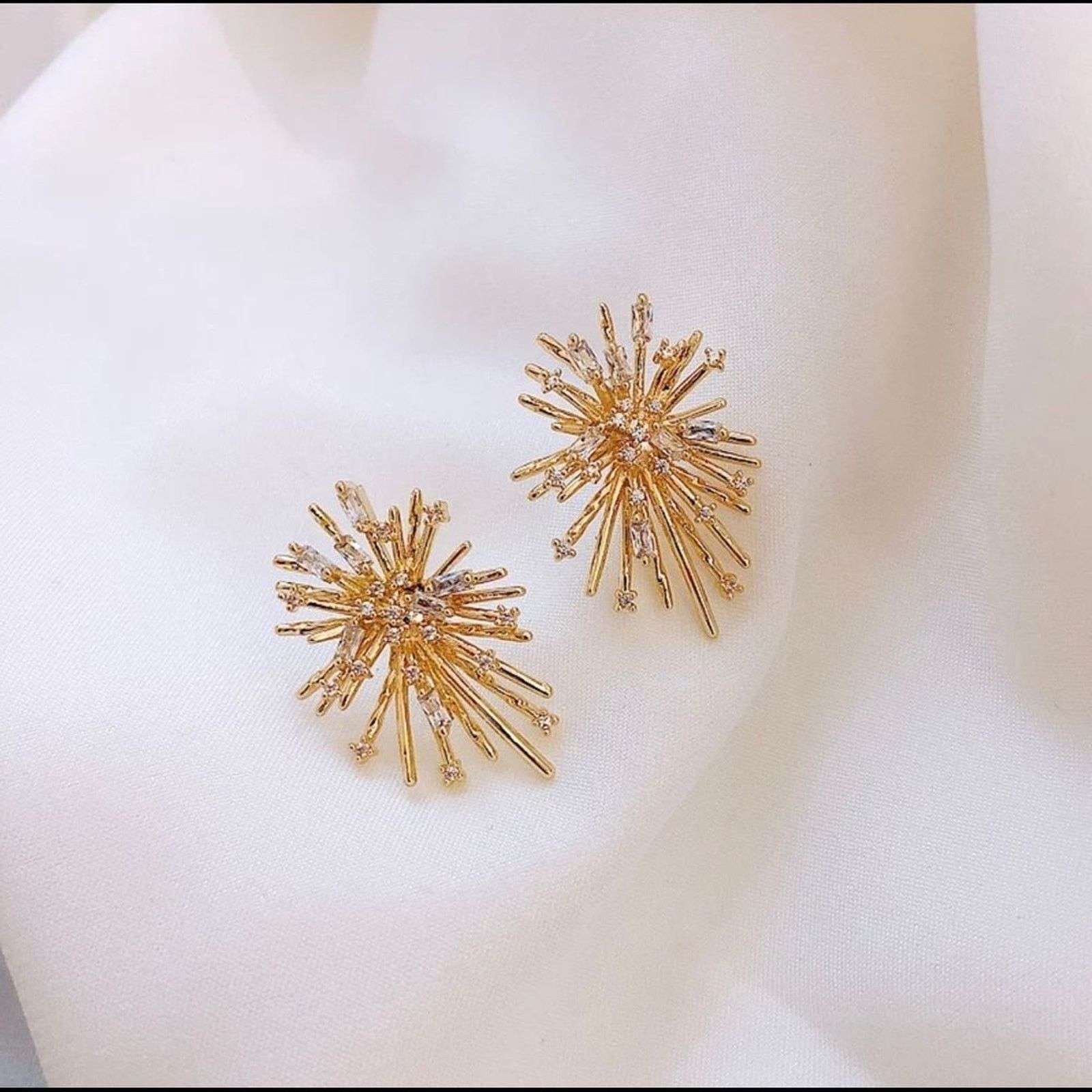 Other New 18K Diamond Firework Stud Earrings Size ONE SIZE - 5 Thumbnail