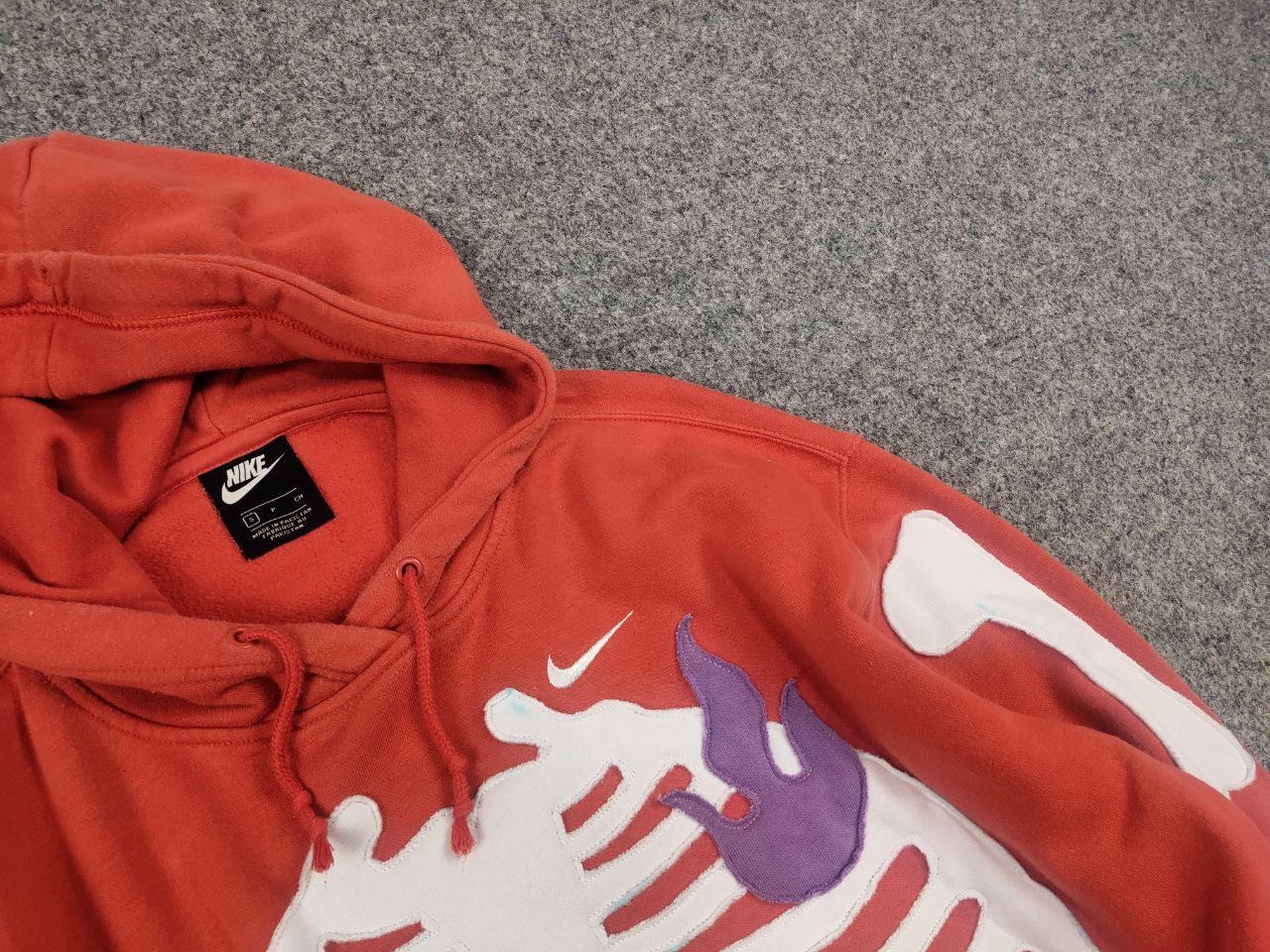 Nike Rare Nike skeleton Logo vintage reworked Hoodie Y2K Style Size US S / EU 44-46 / 1 - 8 Thumbnail