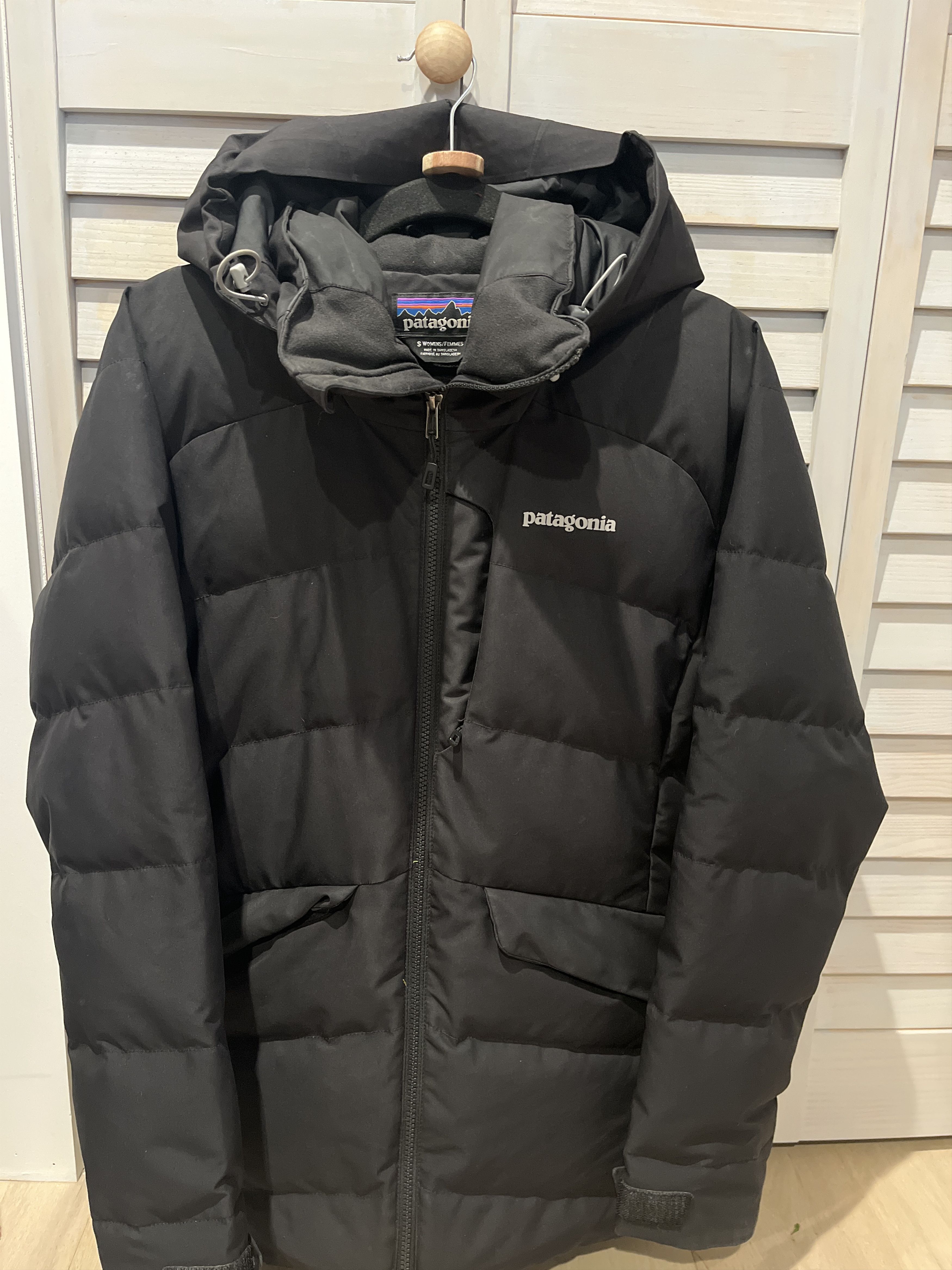 Patagonia women's pipe hot sale down jacket