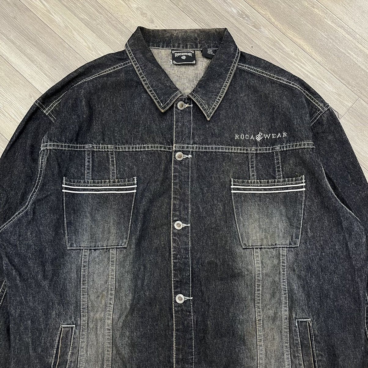 Rocawear × Vintage Vintage Y2K Rocawear Big Logo Black Wash Denim Jacket Size US XXL / EU 58 / 5 - 15 Thumbnail