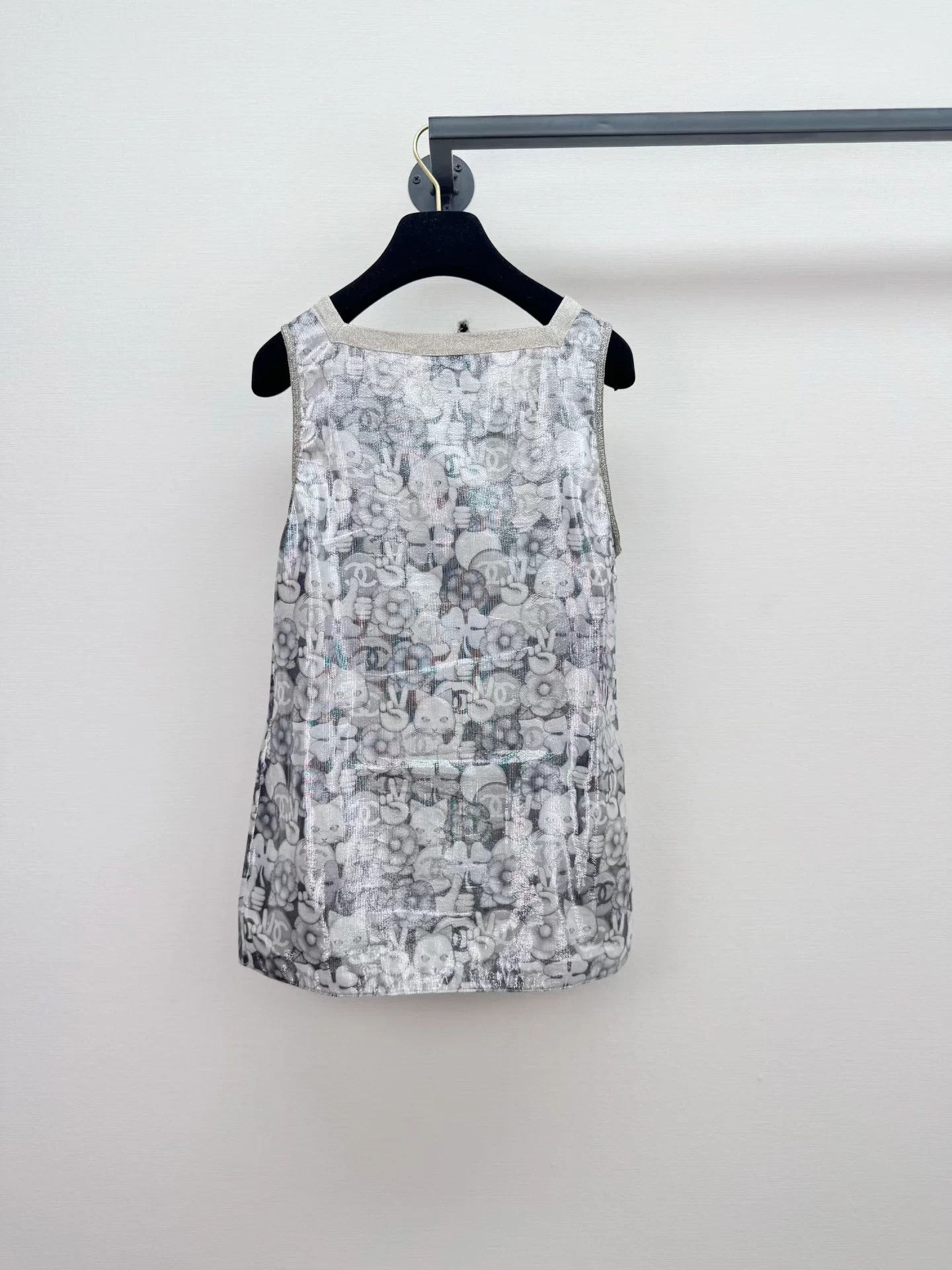 Chanel Chanel Silk Allover Print Cami Sun Yi 34 Worn Once Like New Size XS / US 0-2 / IT 36-38 - 8 Thumbnail