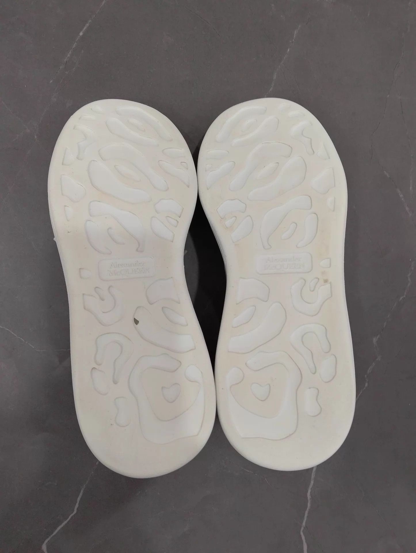 Alexander McQueen Alexander McQueen white sneakers EUR 39 Size US 6.5 / EU 39-40 - 6 Thumbnail