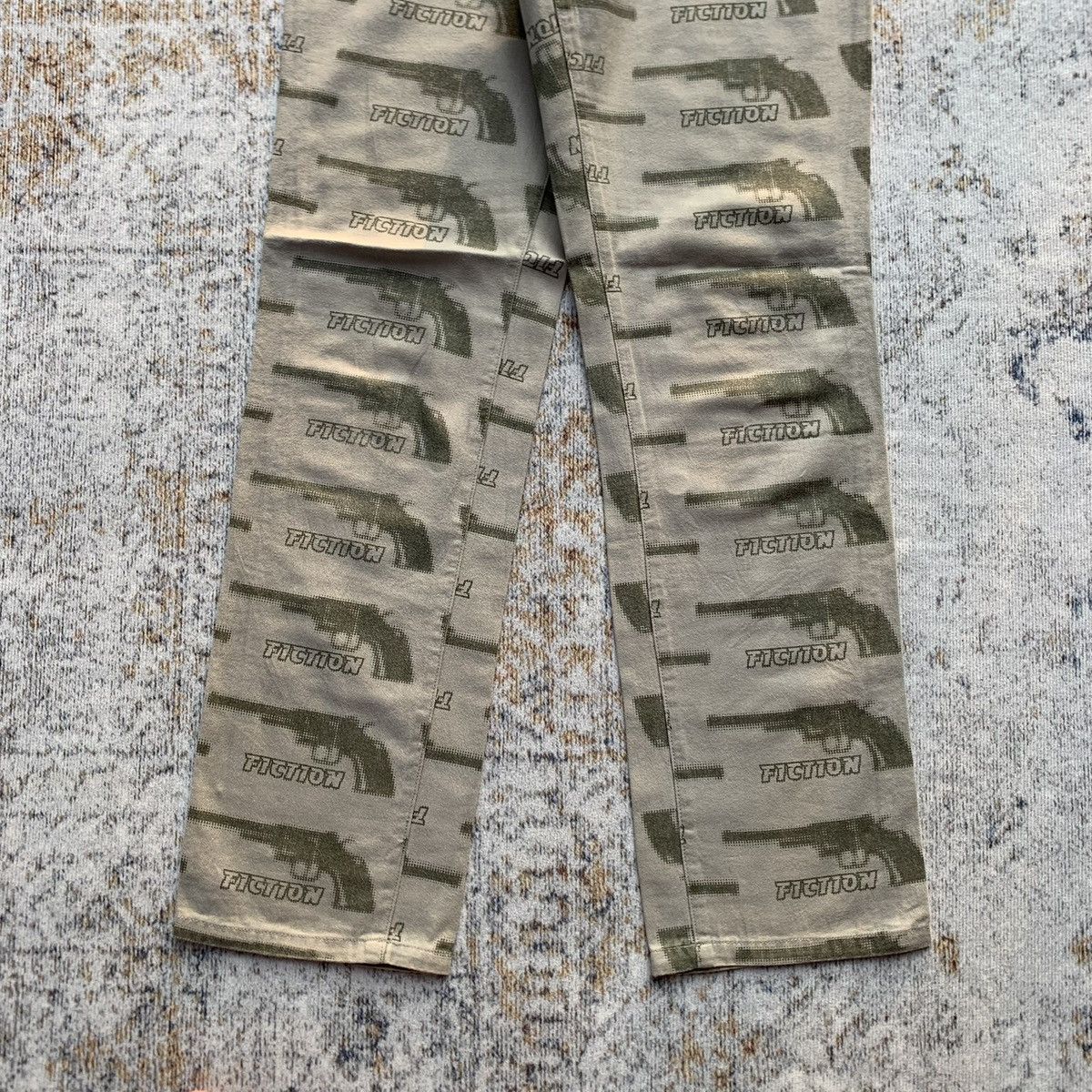 Japanese Brand Rare 2000s Algonquins "Gun Fiction" Full Printed Pants Size 29" - 3 Thumbnail