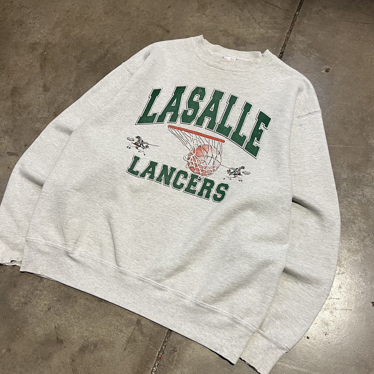 Fruit Of The Loom Vintage 90s Lasalle Lancers Basketball Sweatshirt USA Boxy Size US L / EU 52-54 / 3 - 2 Thumbnail